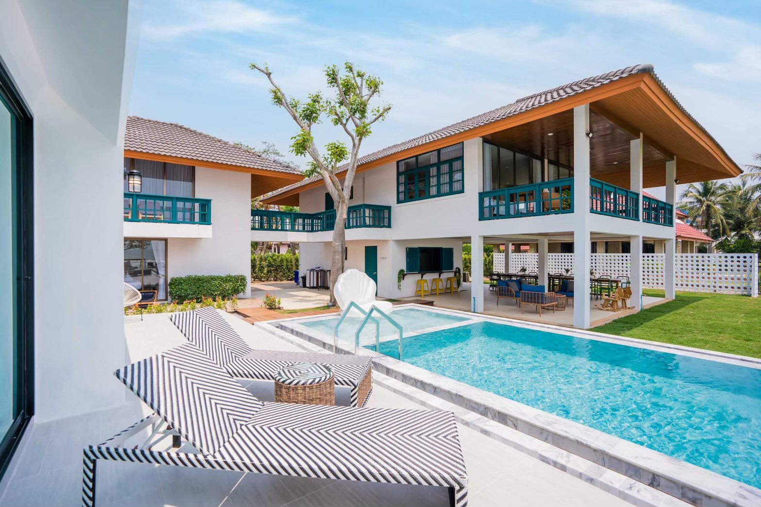 HR15050 บ้านพักติดทะเล The Century Beach Villa Cha Am