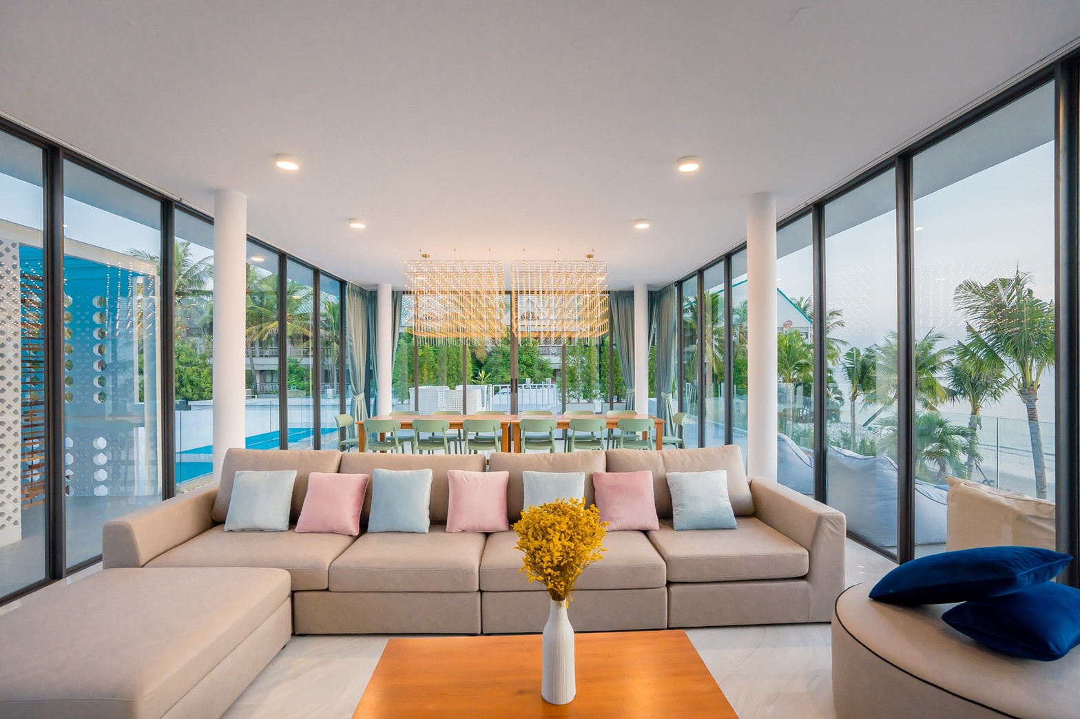 HR15060 บ้านพักติดทะเลชะอำ The Leon Beach Pool Villa Cha Am