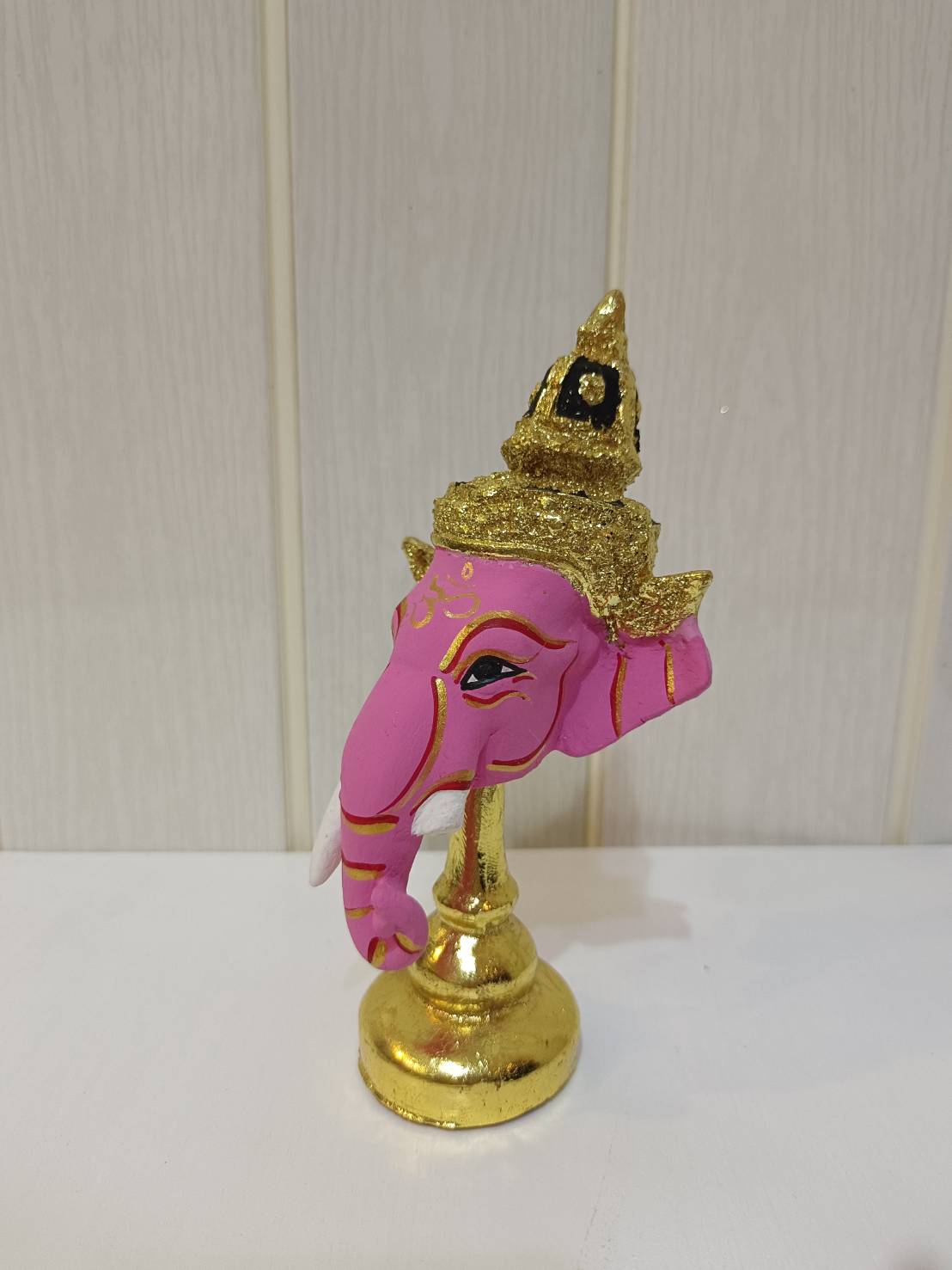 พระพิฆเนศ ขนาดจิ๋ว ขนาดตั้งหน้ารถ พร้อมฐานปิดทอง (สีชมพู)