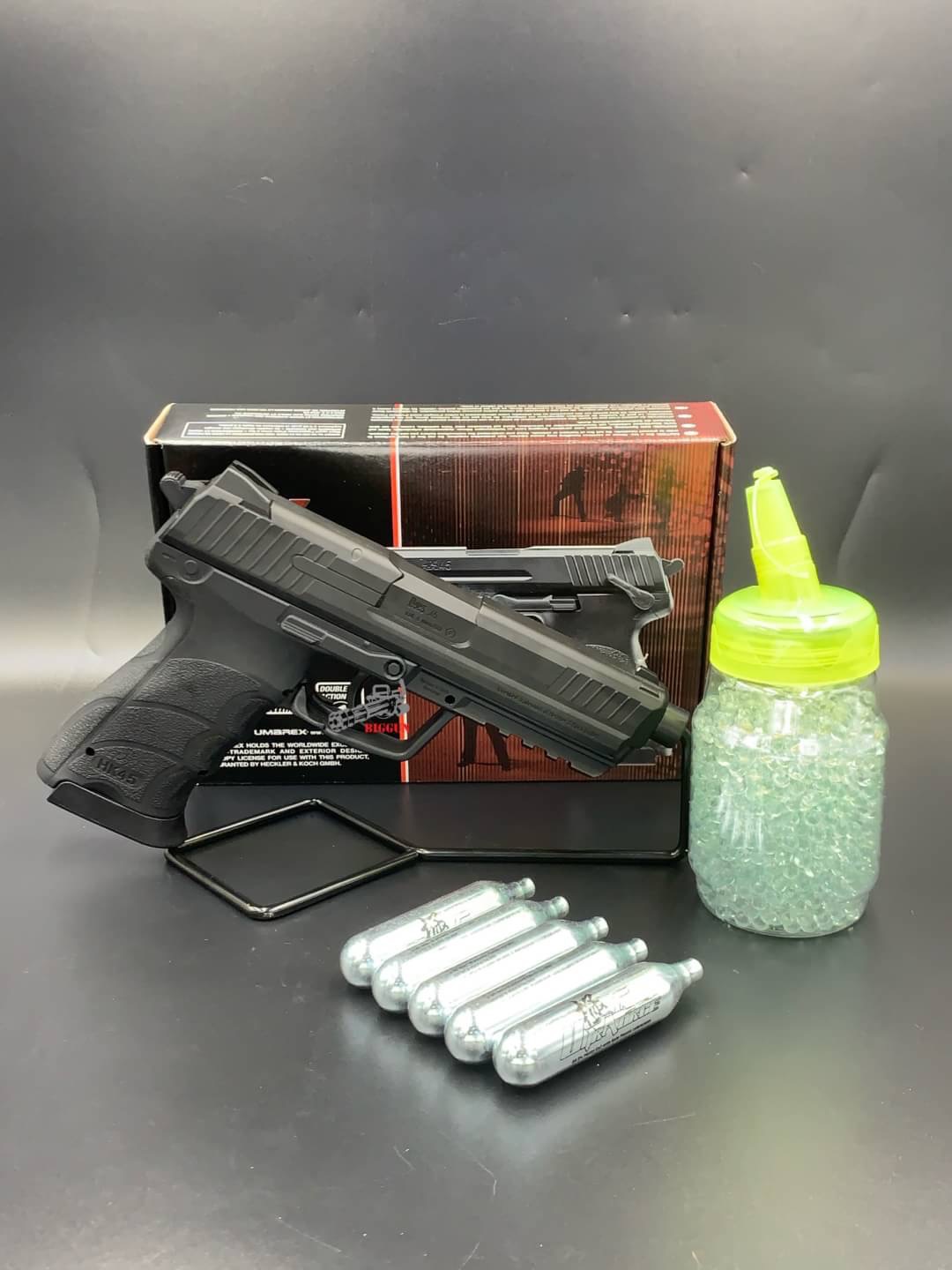 Umarex H&K HK45/CO2 ไม่โบวแบล็ค 6 มม. (โดย WinGun) ยี่ห้อสินค้า:Umarex Hop-Up: ปรับไม่ได้ น้ำหนัก: 688 กรัม ความยาว: 210 มม ความจุกระสุน: 16 นัด พลังงาน: 370 fps (1.26 จูล) แหล่งพลังงาน: CO2 โบวแบล็ค: ไม่ ระบบไก: ดับเบิ้ลแอคชั่น ราคา: 4,500 บาท *ฟรีลูกแก้