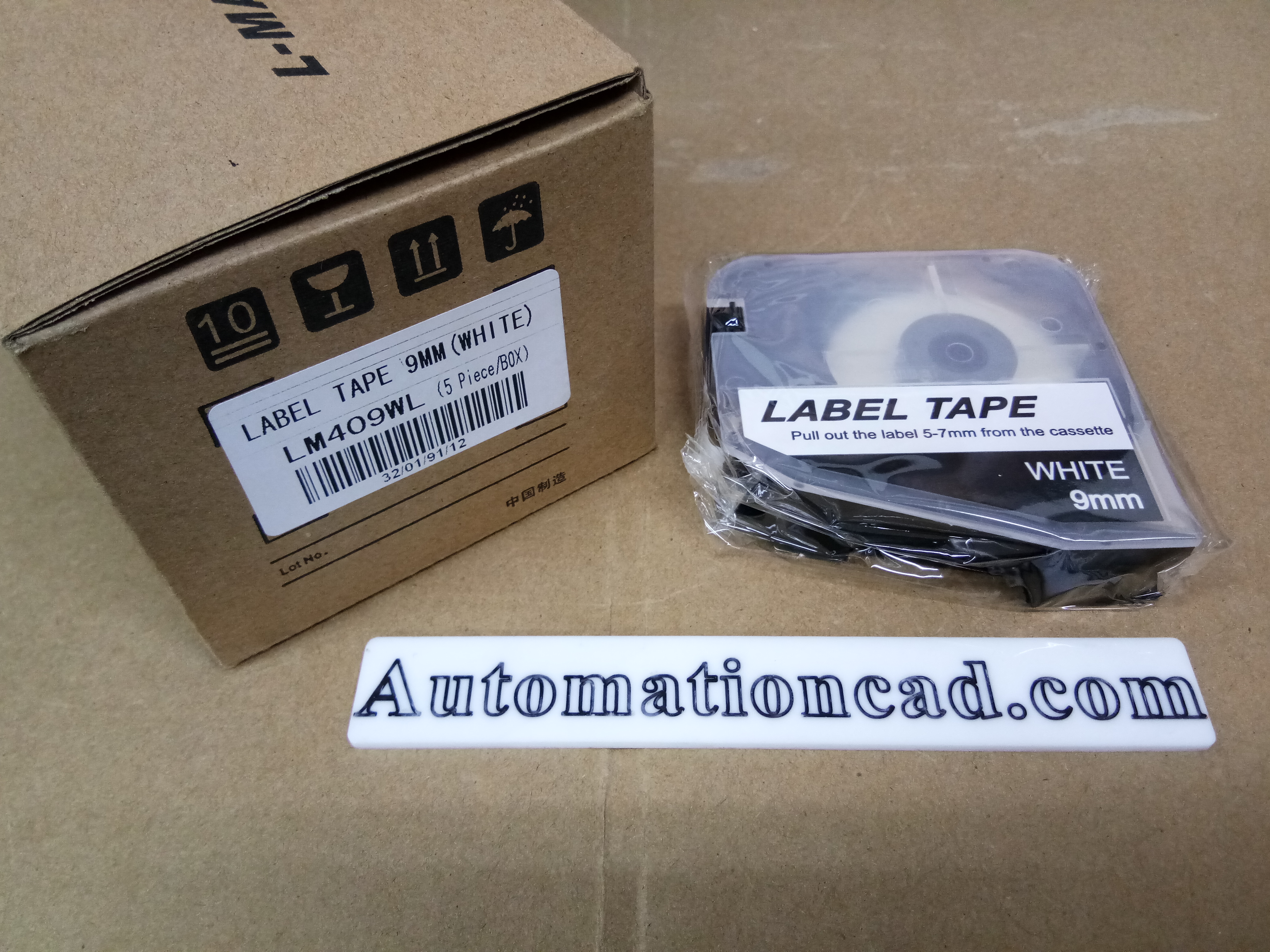 สติ๊กเกอร์ Label ขาว 9 mm. ใช้กับเครื่องพิมพ์ฮอตมาร์ค L-mark รุ่น LK-320