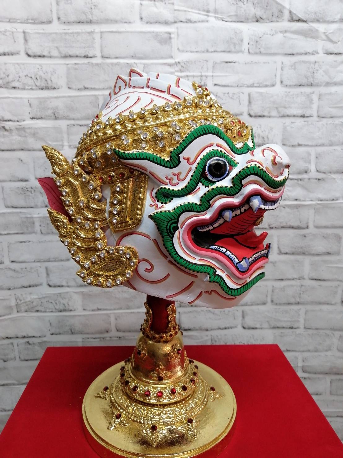 หนุมาน ขนาดสวมหัว พร้อมขาต้้งไม้สีแดง