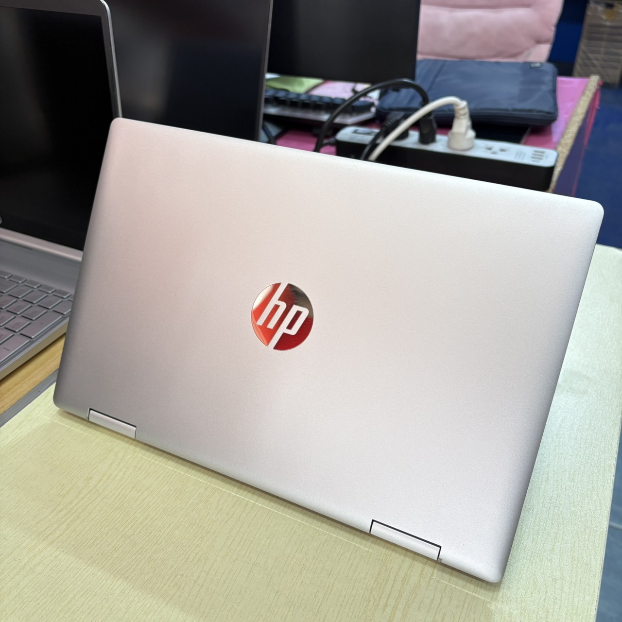HP PAVILION X360 14 – EK0002TU * NOTEBOOK แบบฝาพับ 360 องศา หน้าจอ TOUCH SCREEN + ปากกา * ติดฟิล์มกันรอยหน้าจอแล้ว สภาพเครื่อง 90%