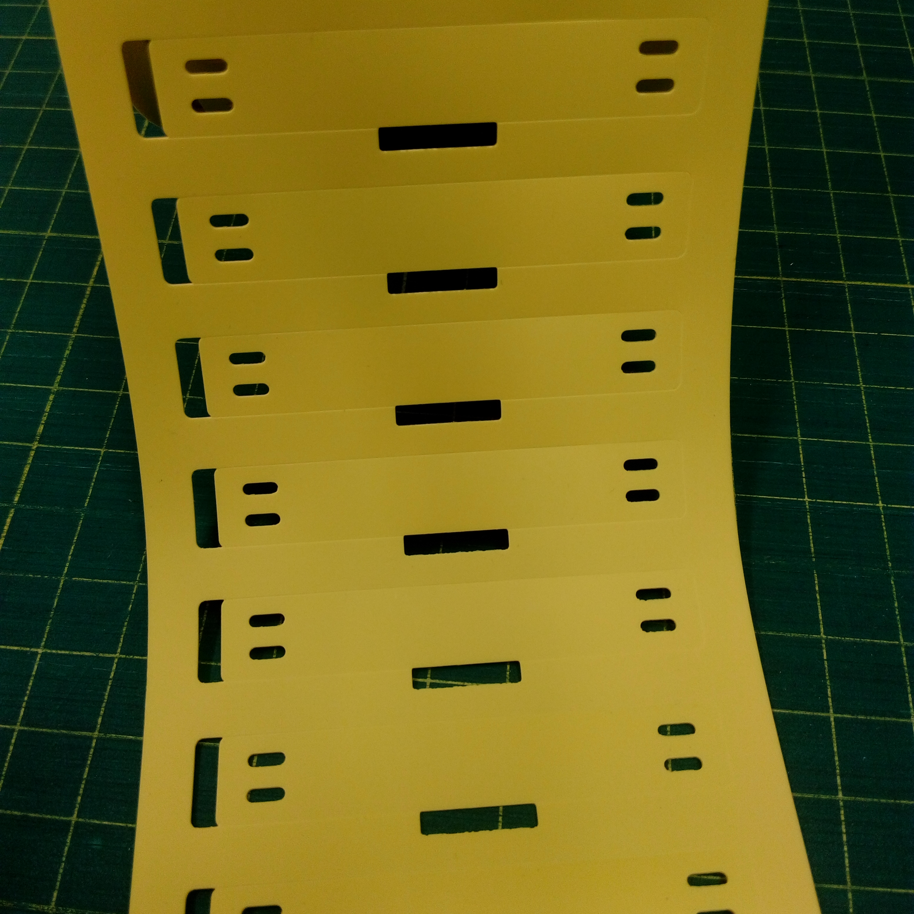 TAG มาร์คสายไฟ Polyurethane สีเหลือง เบอร์มาร์คสายไฟ CABLE MARKER