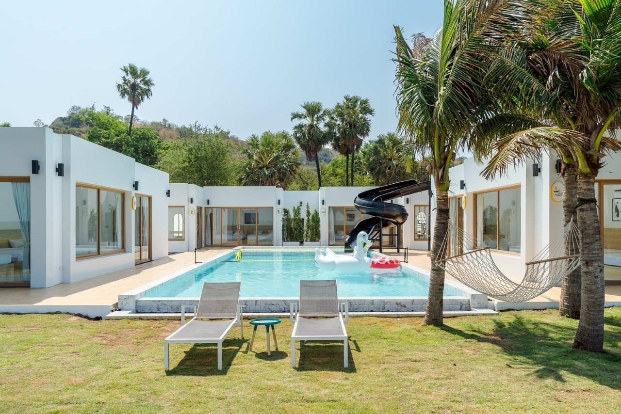 HR15080 The Bristol Beach Huahin Pool villa
