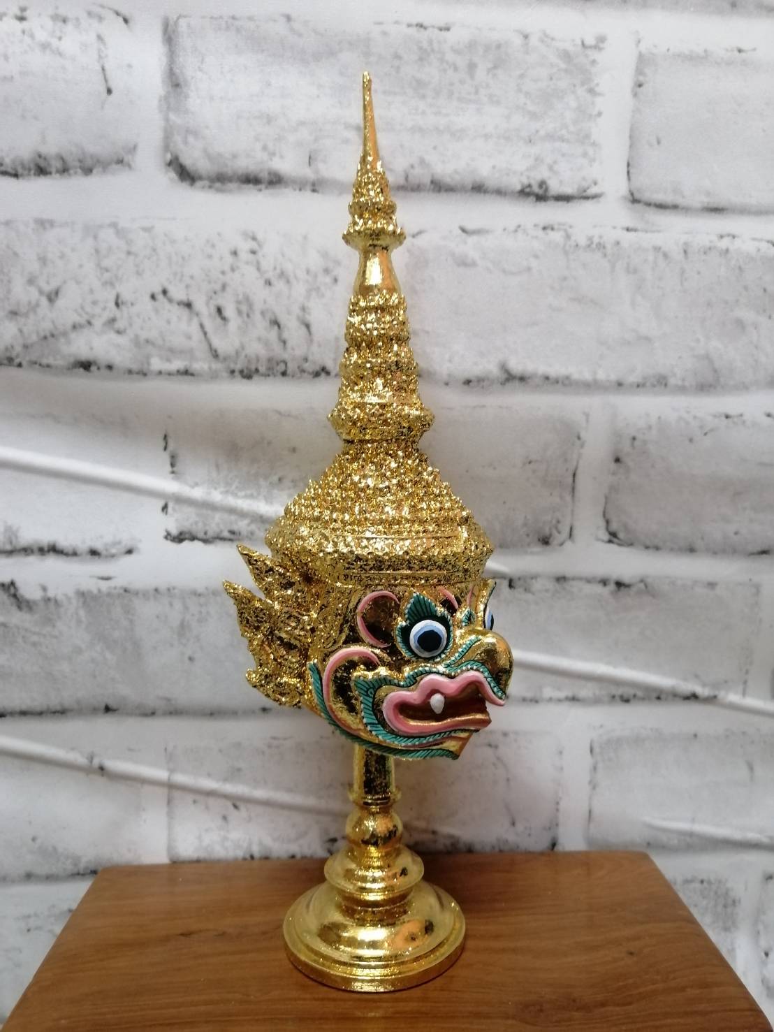 ครุฑ (ทอง) ขนาดกลาง งานละเอียด เรซิ่นปิดทอง พร้อมฐานปิดทอง