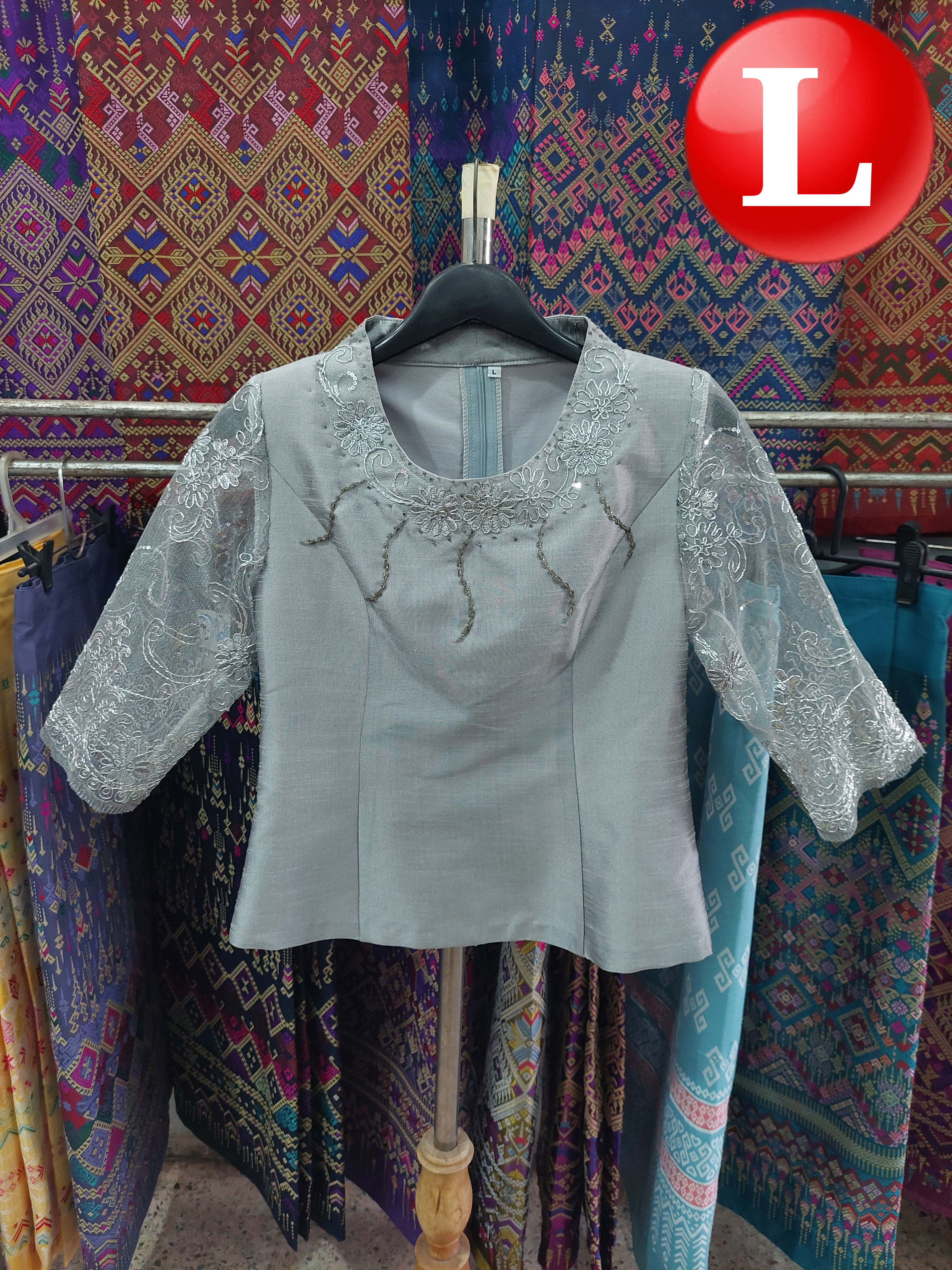 เสื้อผ้าไหมสตรี #เสื้อผ้าผ้าไหมสไตน์เกาหลีปักเลื่อม #เสื้อทำงานผ้าไทย #เสื้อผ้าไหมสไตน์หรู ตามภาพ L