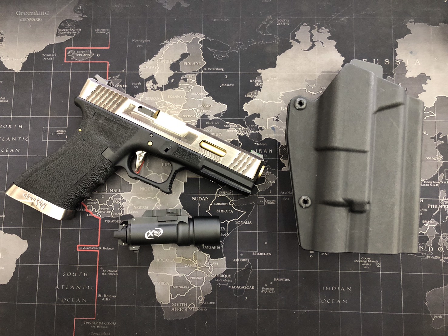 🔥ลูกค้าสามารถดูสินค้าทั้งหมดจาก แอด id Line:@bkkboy (ใส่ @ นำหน้าด้วยนะครับ) 🔥 New.ซองปืน G17 / G19 สำหรับปืนG17 / G19 ติดไฟฉาย Inforce APLC สีดำ สีทราย ราคา 1,500 บาท New.ซองปืน G17 / G19 สำหรับปืนG17 / G19 ติดไฟฉาย X300 สีดำ สีทราย ราคา 