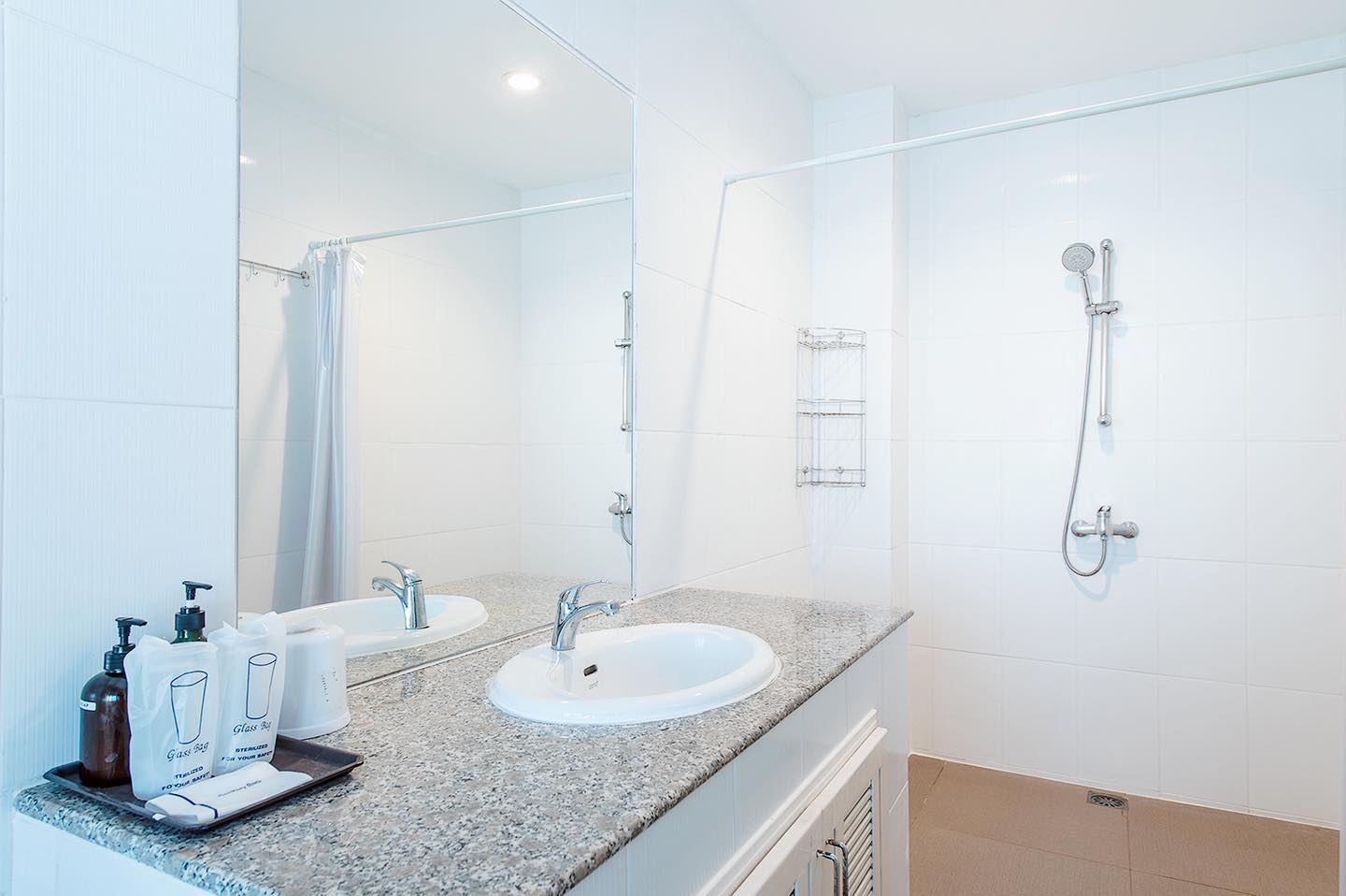 HR15072 บ้านพักติดทะเล The White Beach Villa Pranburi