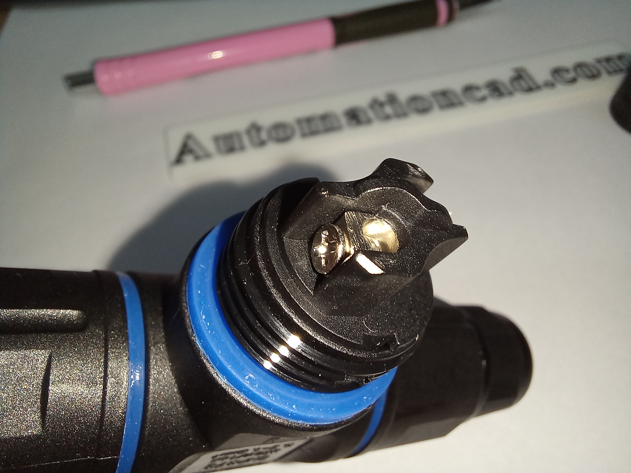 ข้อต่อสายไฟกันน้ำ แบบตัว T ใช้กับสายไฟ ขนาด 0.3 ถึง 1.5 mm² 2 เส้น แบบขันน็อต