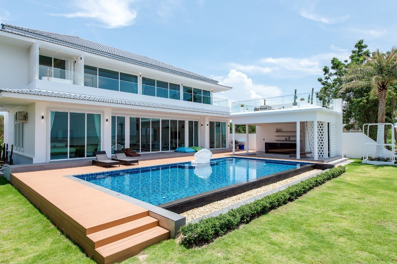 HR15030 บ้านพักติดทะเล The Vacation Beach Pool Villa Cha Am