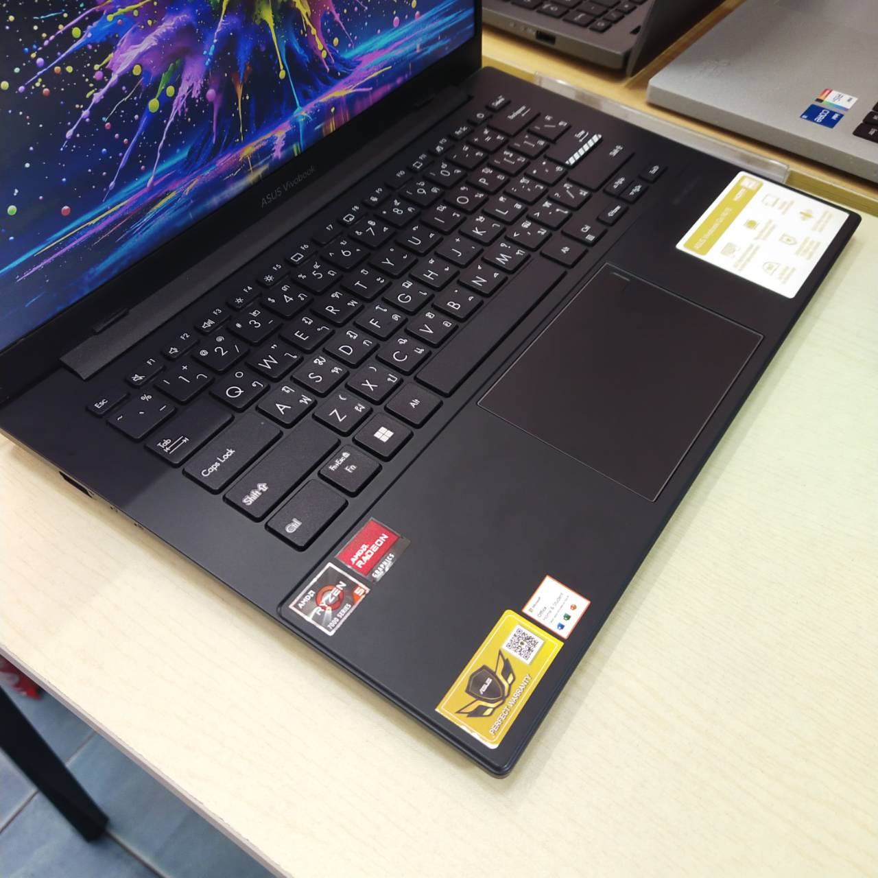 ASUS VIVOBOOK 14 M1404FA-NK552WS สภาพเครื่อง 90% ติดฟิล์มกันรอยหน้าจอแล้ว(ประกัน J.I.B. 13/11/2025)