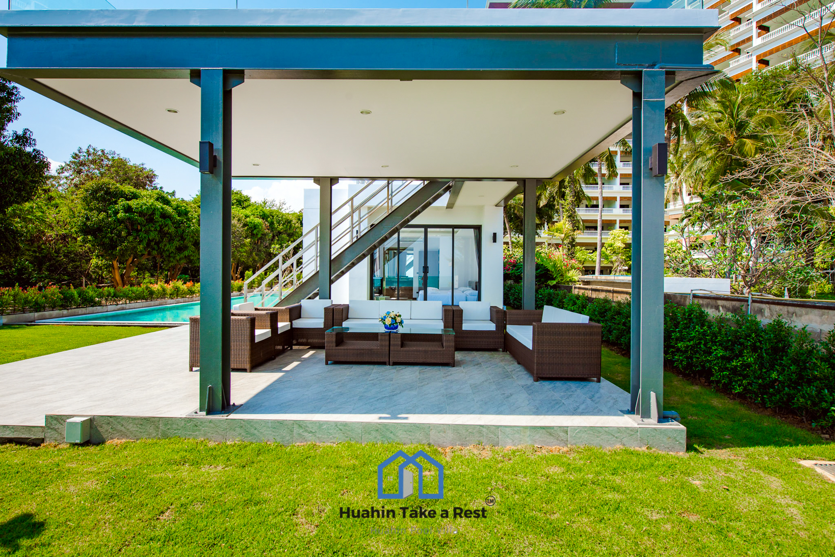 HR15039 บ้านพักติดทะเลหัวหิน The Premium Beach Villa Hua Hin