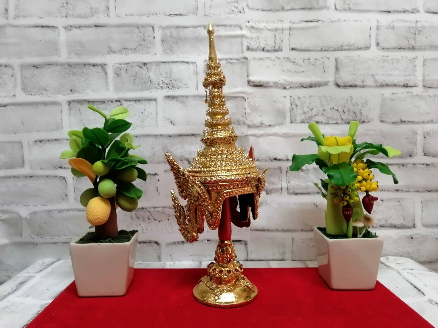 ชฎาพระ เกรดพรีเมี่ยม (ขนาดกว้าง 5 นิ้ว) พร้อมฐานตีลายประดับเพชร