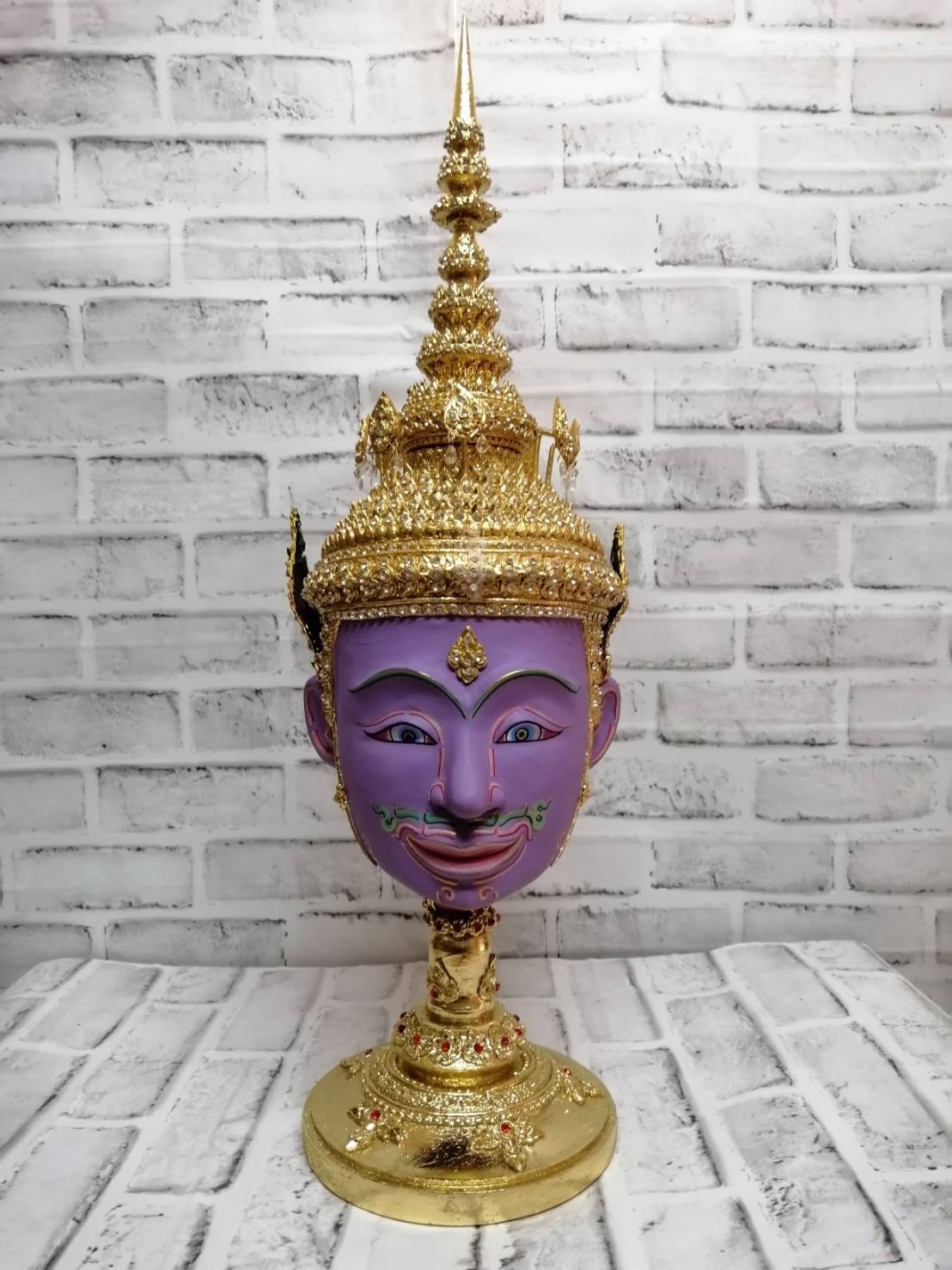 พระนารายณ์ ขนาดผลส้มโอ (เกรดพรีเมี่ยม) พร้อมฐานไม้ตีลายปิดทองประดับเพชร