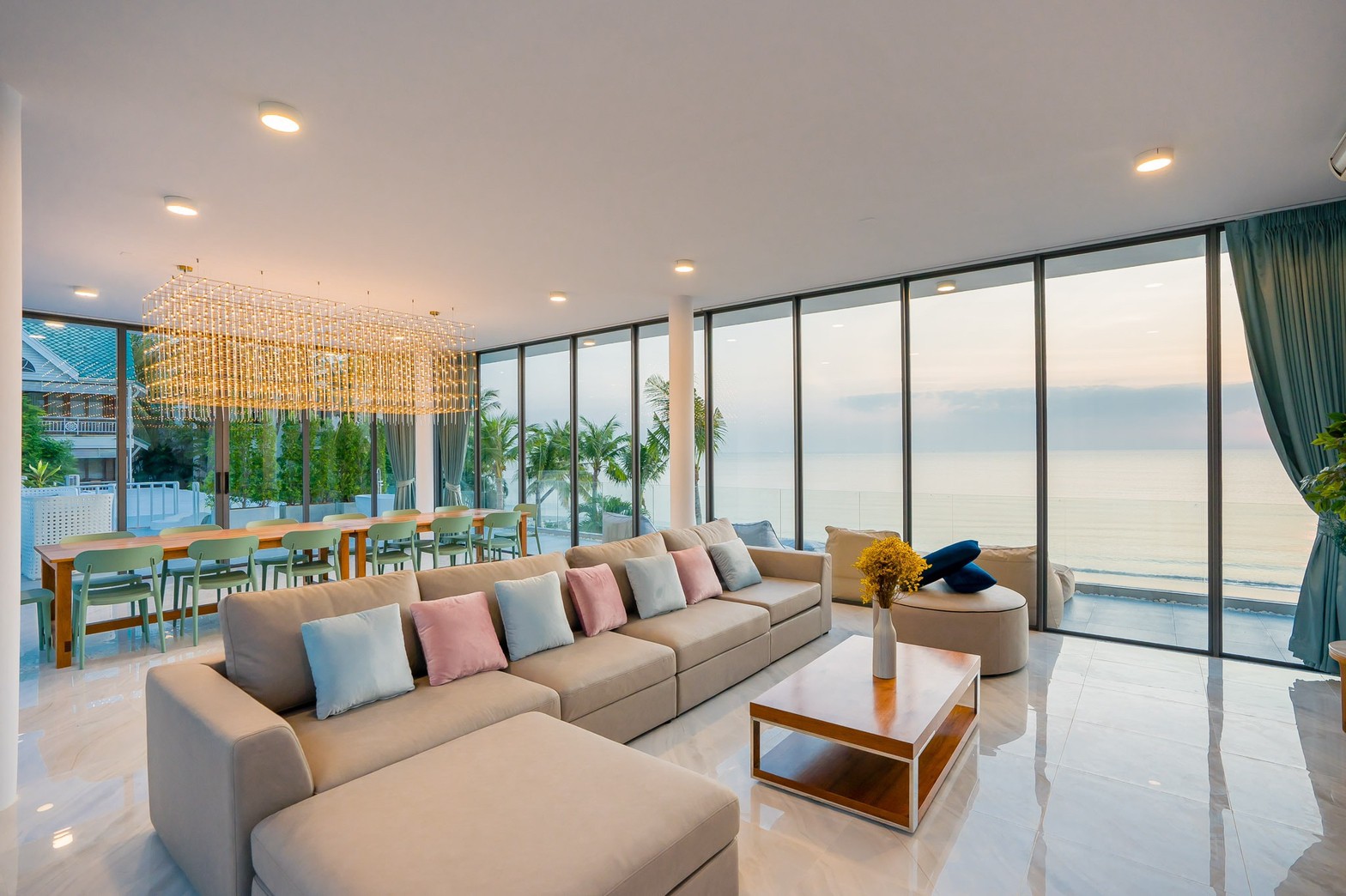 HR15060 บ้านพักติดทะเลชะอำ The Leon Beach Pool Villa Cha Am