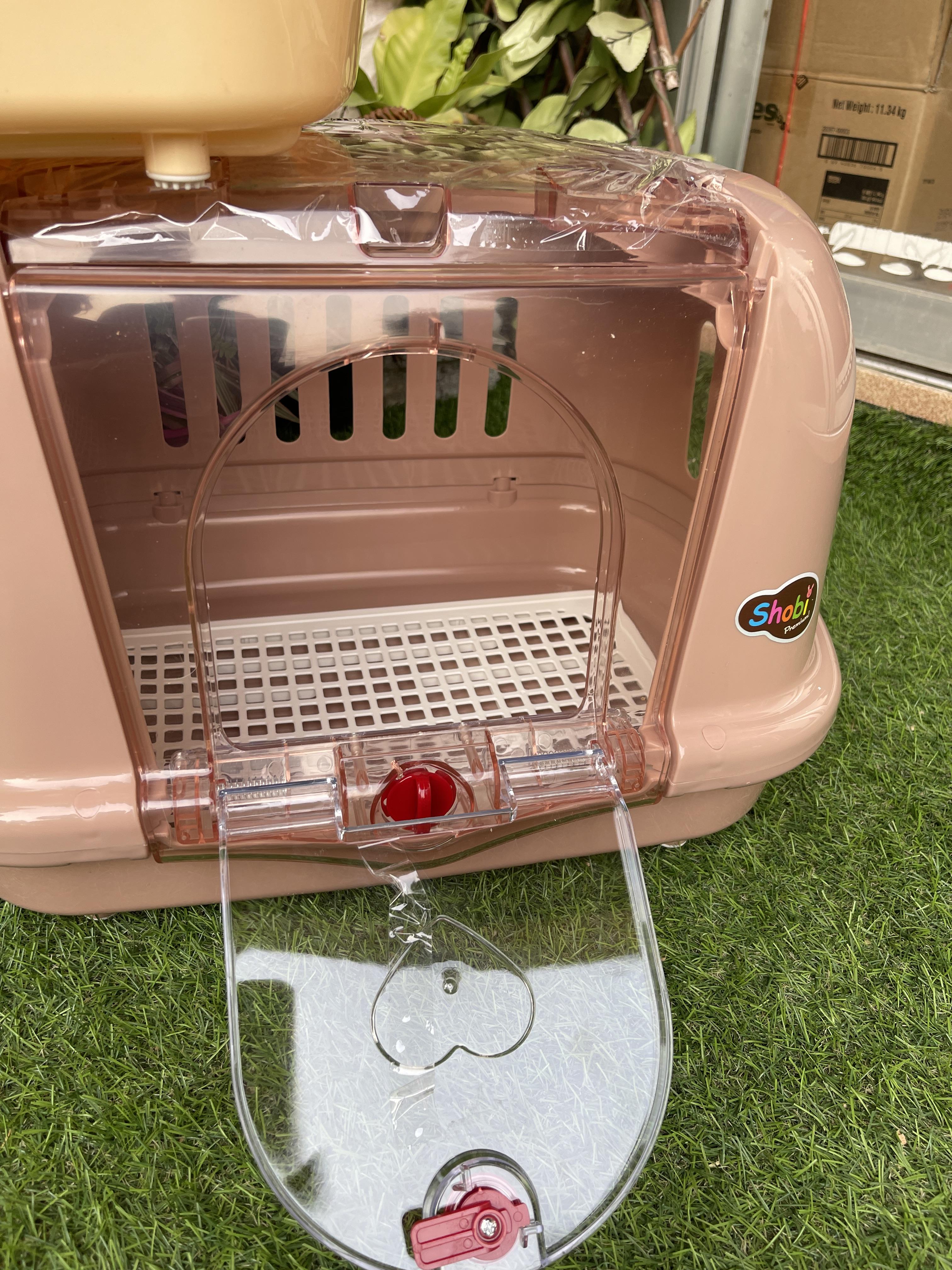 กรงเดินทางนำเข้าB1548-1ขนาด W.36xL.51xH.33cm.ประตูใสเปิดได้3บาน,ตัวล็อคหมุนเปิดปิดง่าย,น้ำหนักเบาแข็งแรงสวยหรูดีดีมากค่ะ