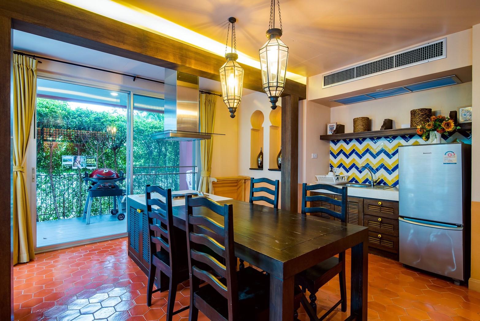 HR15022 บ้านพักหัวหิน บ้านทัศคานี บีช วิลล่า 4 ( Red 2Bed Garden View )