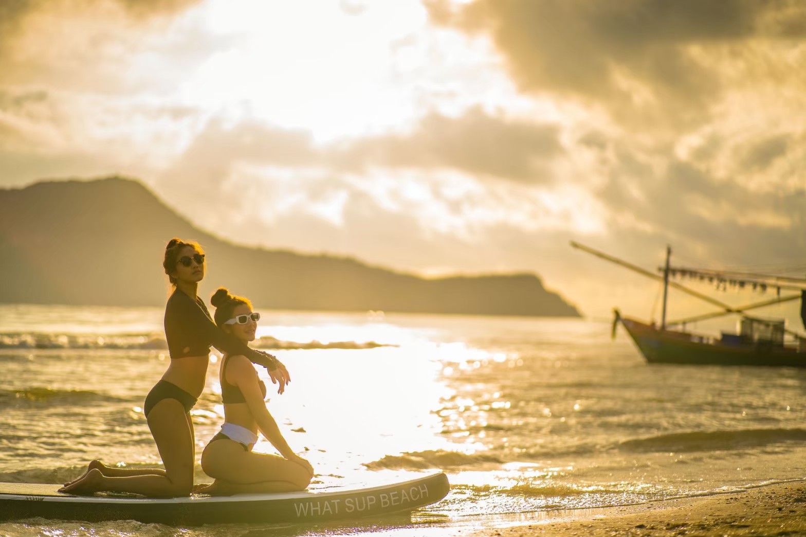 HR15064 บ้านพักติดทะเล The Ocean Beach Villa, Sam Roi Yod.