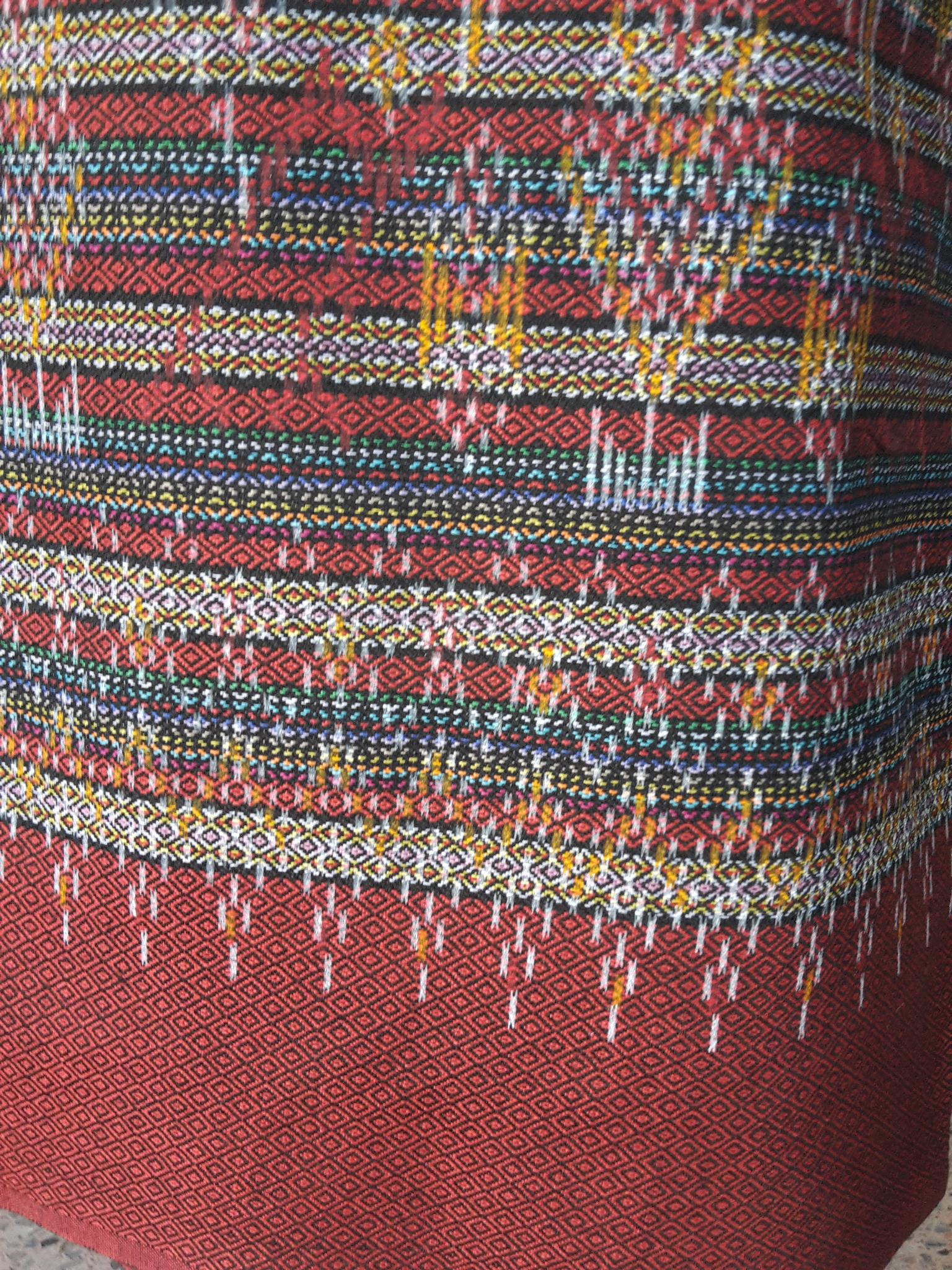 ผ้าถุงสำเร็จรูปแบบป้ายเลื่อนตะขอแต่งจีบแต่งกระดุมลายนกยุง ผ้าถุงสำเร็จรูปลายนกยุง พร้อมส่ง