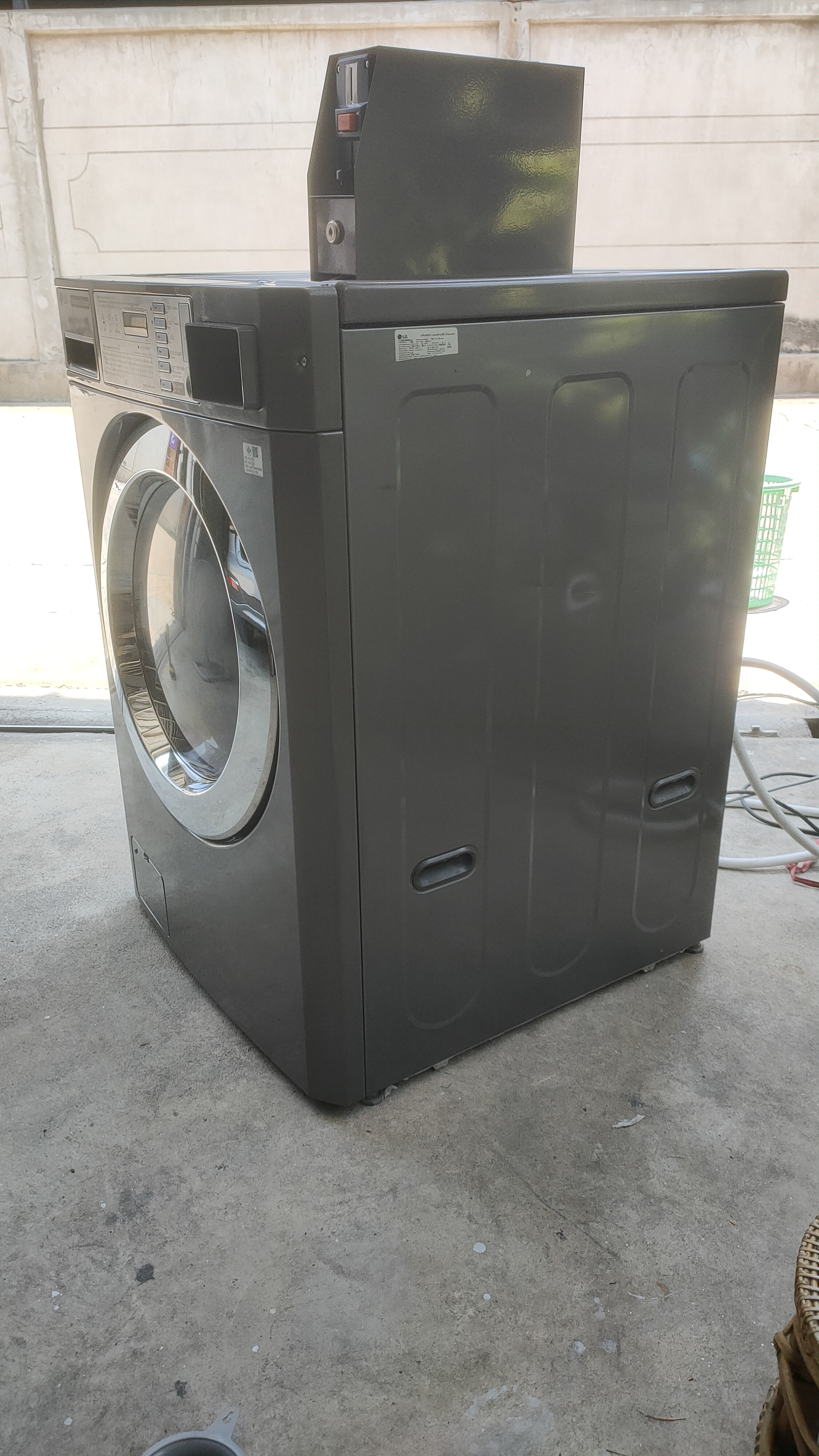เครื่องซักผ้าฝาหน้าเกรดบีใหม่ LG Commercial 13kg ติดกล่องหยอดเหรียญใหม่ พร้อมใช้งาน