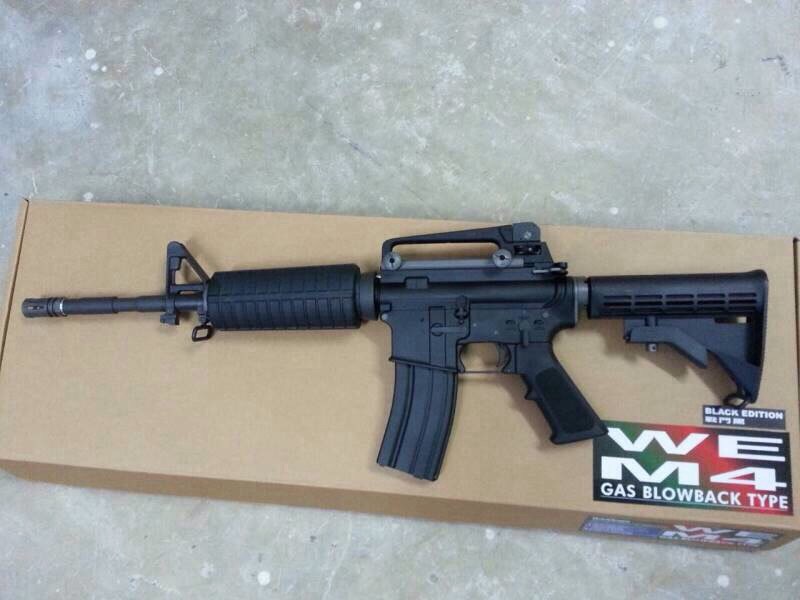 WE M4A1 Gas Blow Back Rifle (Black)