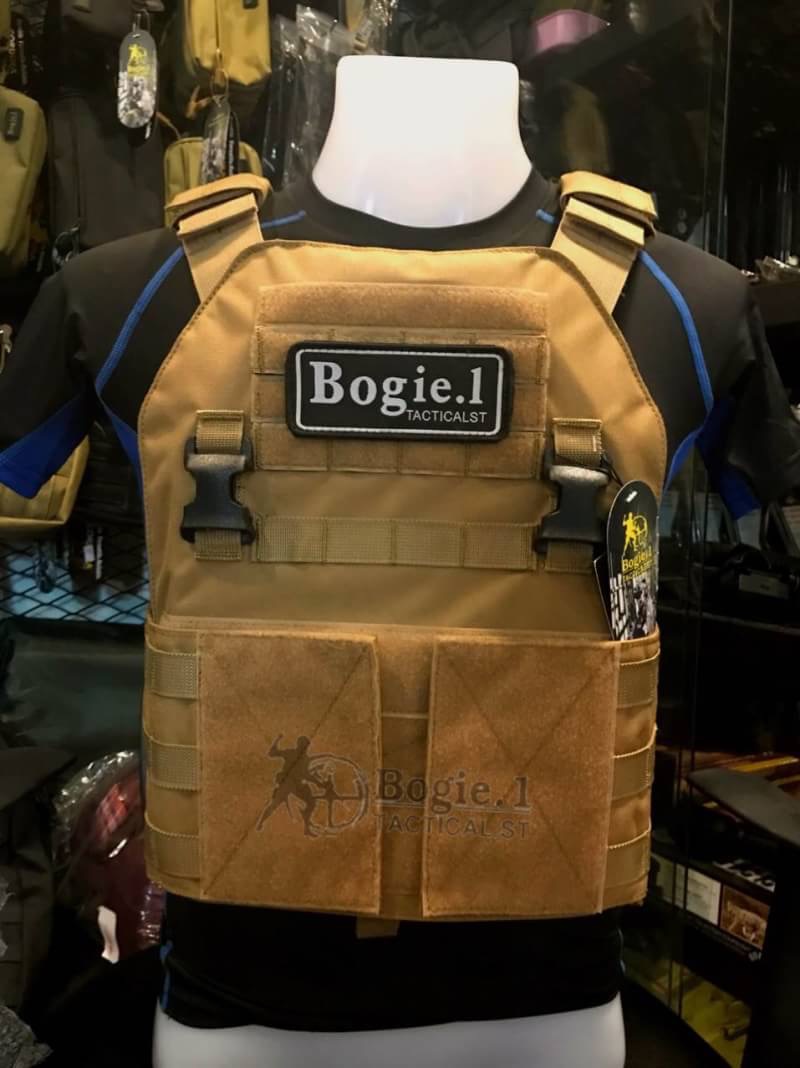 New.เสื้อปลอกเกราะ ตัวจิ๋ว‼️แต่เจ๋ง👍👍 เน้น กระทัดรัดใช้งานคล่องตัว 👉ฟรีไซต์ปรับรอบเอวด้านข้างได้ถึง 40 นิ้ว 👉ปรับไหล่ได้ตามขนาดที่ต้องการ 👉สามารถใส่แผ่นกันกระสุนได้ ราคา1500 บาท มีสี ดำ เขียว ทราย