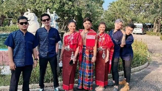 ผ้ามัดหมี่ตีนแดง ผ้าซิ่นตีนแดง ผ้าฝ้ายตีนแดง ผ้าทอพื้นเมือง บุรีรัมย์ ลายอัปสรา 2 เมตร