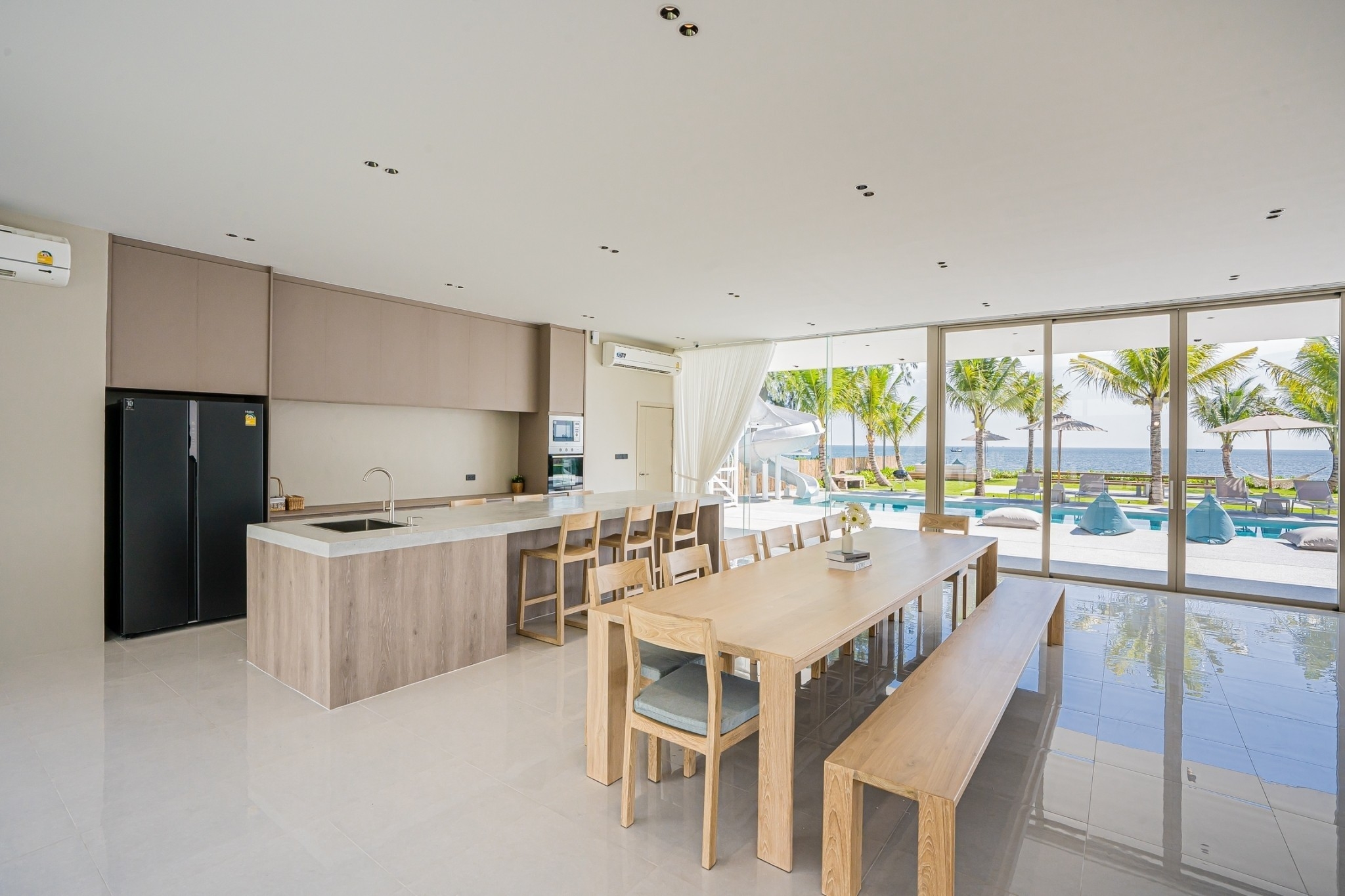 HR15083 บ้านพักติดทะเลหัวหิน The Rest Beachfront Hua Hin Pool Villa