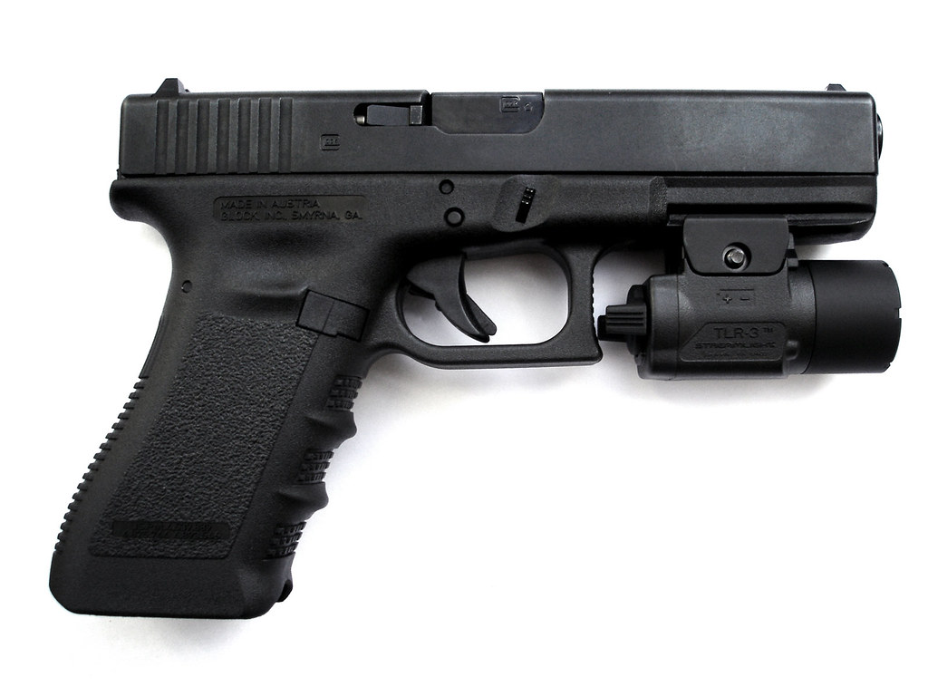 🌟🌟 สินค้าเข้ามาใหม่คะ 🌠 ไฟฉาย SOTAC รุ่น TLR-3 ✏ ตัวเรือนผลิตจาก Polymer ชั้นดี ✏ หัวไฟฉายผลิตจากอลูมิเนียมเกรดคุณภาพ ✏ หลอด LED ความสว่าง 200 lumens ✏ 2 functions : Constant / Momentary ✏ Runtime
