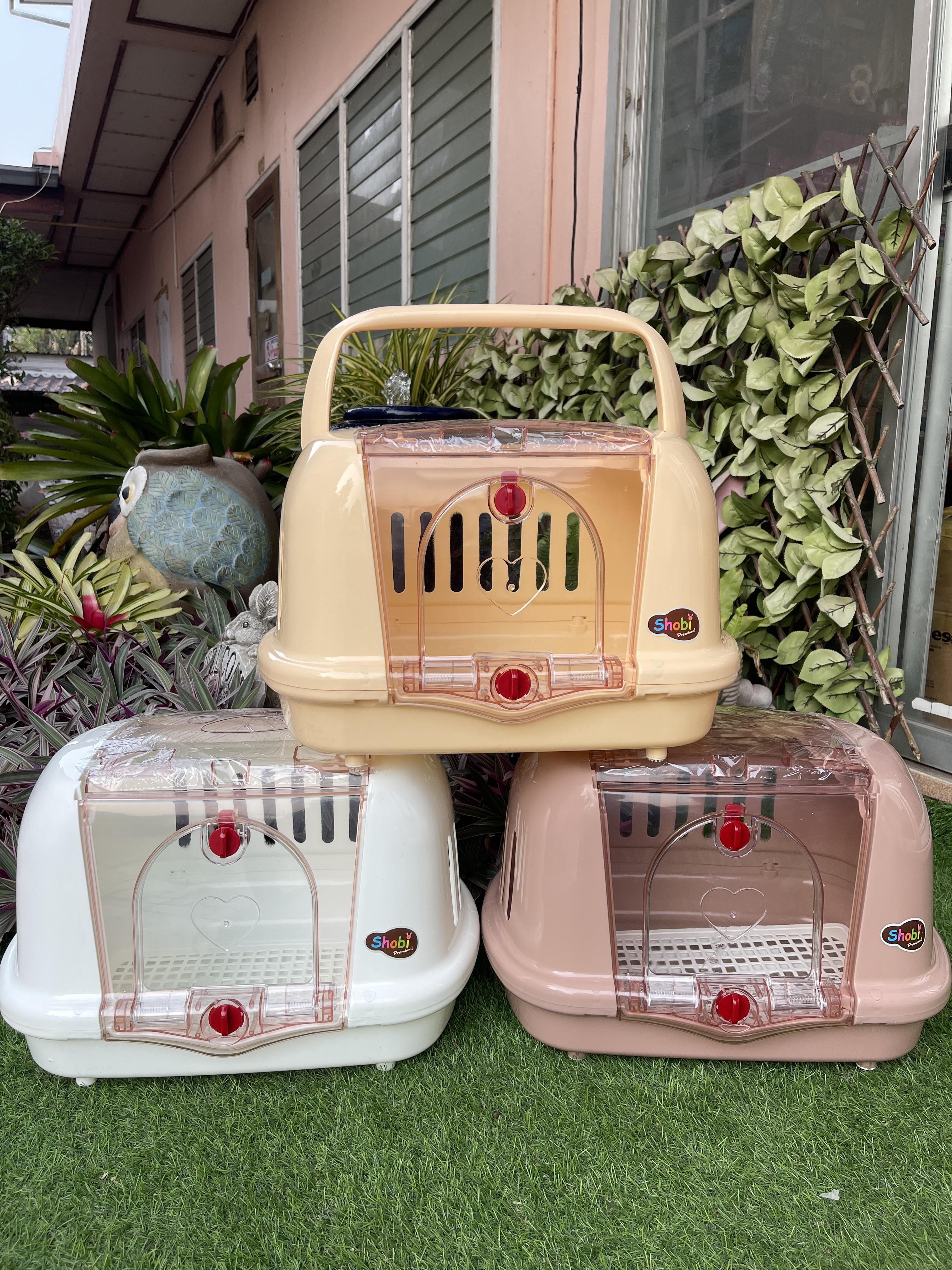 B1548-1 กรงเดินทางนำเข้า ขนาด W.36xL.51xH.33cm.ประตูใสเปิดได้3บาน,ตัวล็อคหมุนเปิดปิดง่าย,น้ำหนักเบาแข็งแรงสวยหรูดีดีมากค่ะ