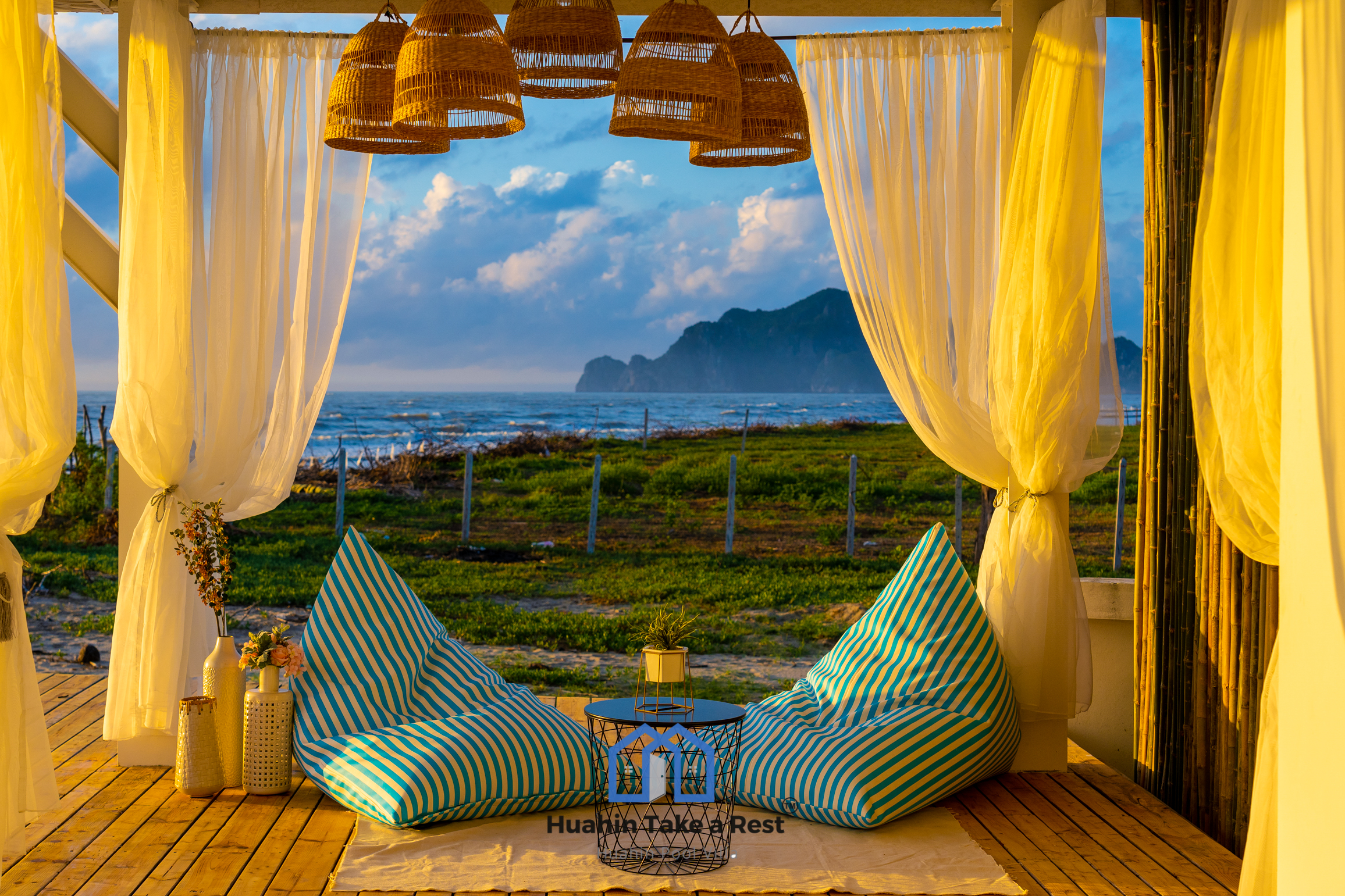 HR15051 บ้านพักติดทะเล The Colonial Beach สามร้อยยอด