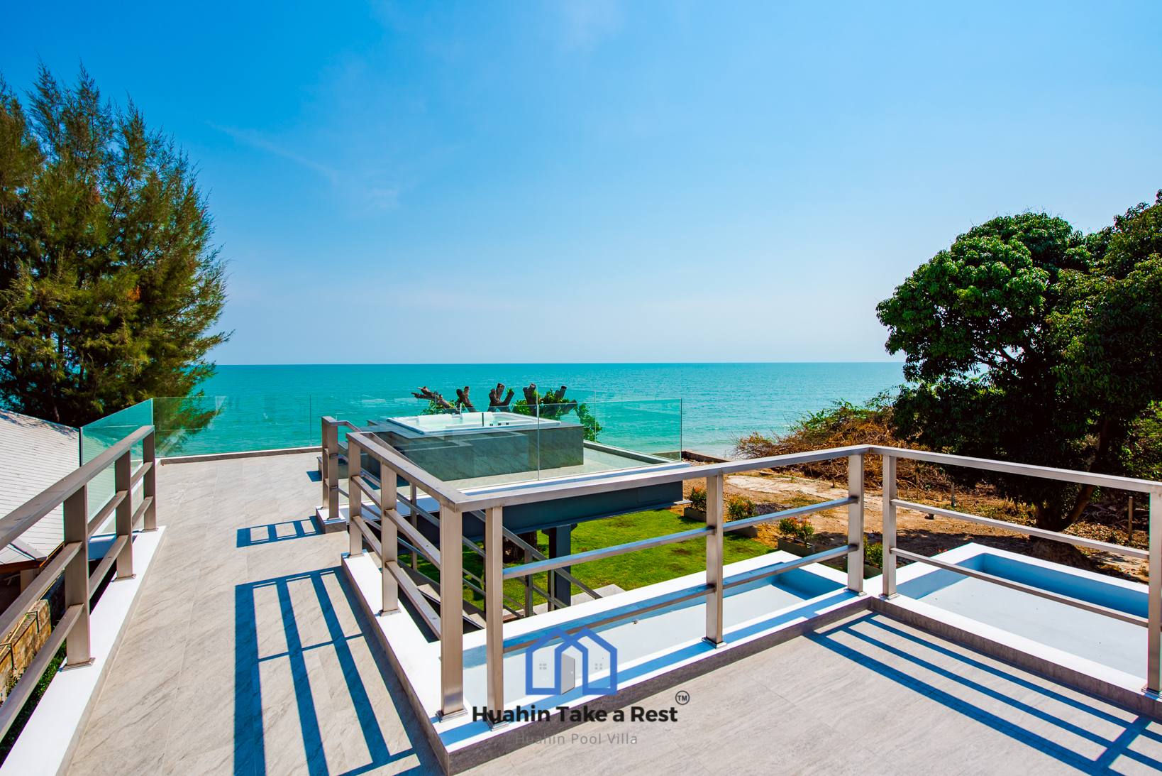HR15039 บ้านพักติดทะเลหัวหิน The Premium Beach Villa Hua Hin