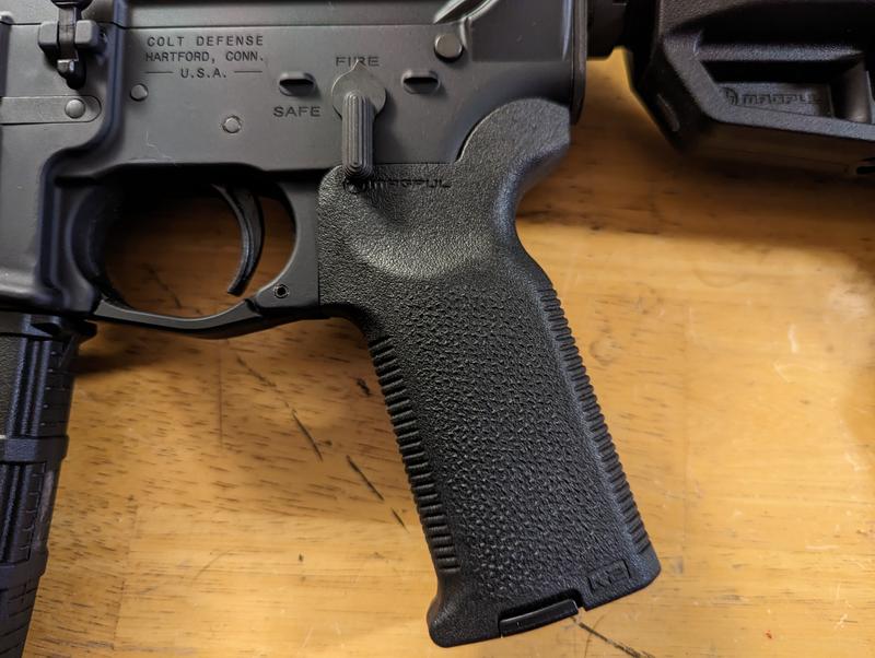New.กริ๊ปมือหลัง ทรงMagpul รุ่น MOE K2 สีดำ