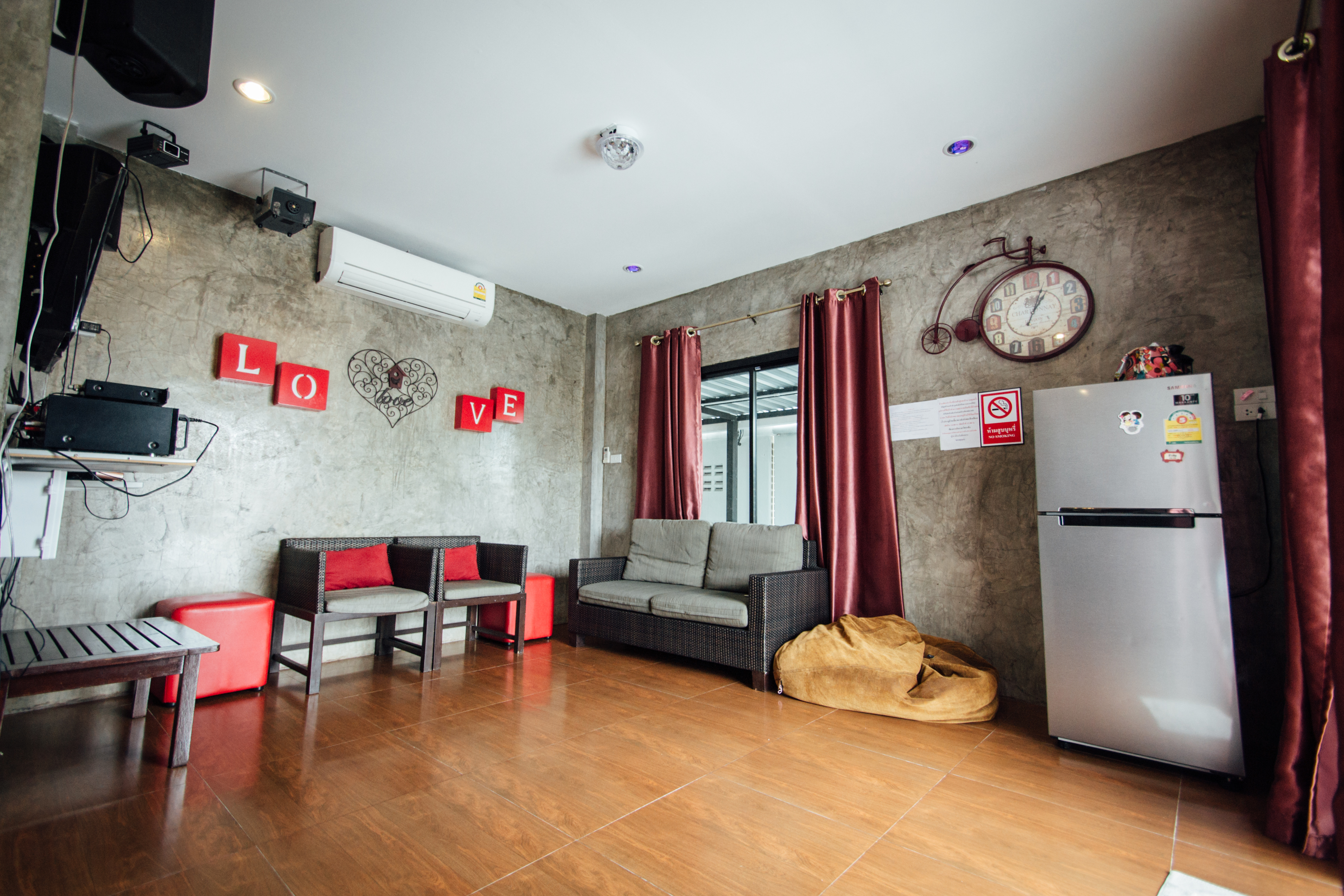 HR 4027 บ้านพักหัวหิน บ้านลอฟท์ คาราโอเกะ ไฟเธค