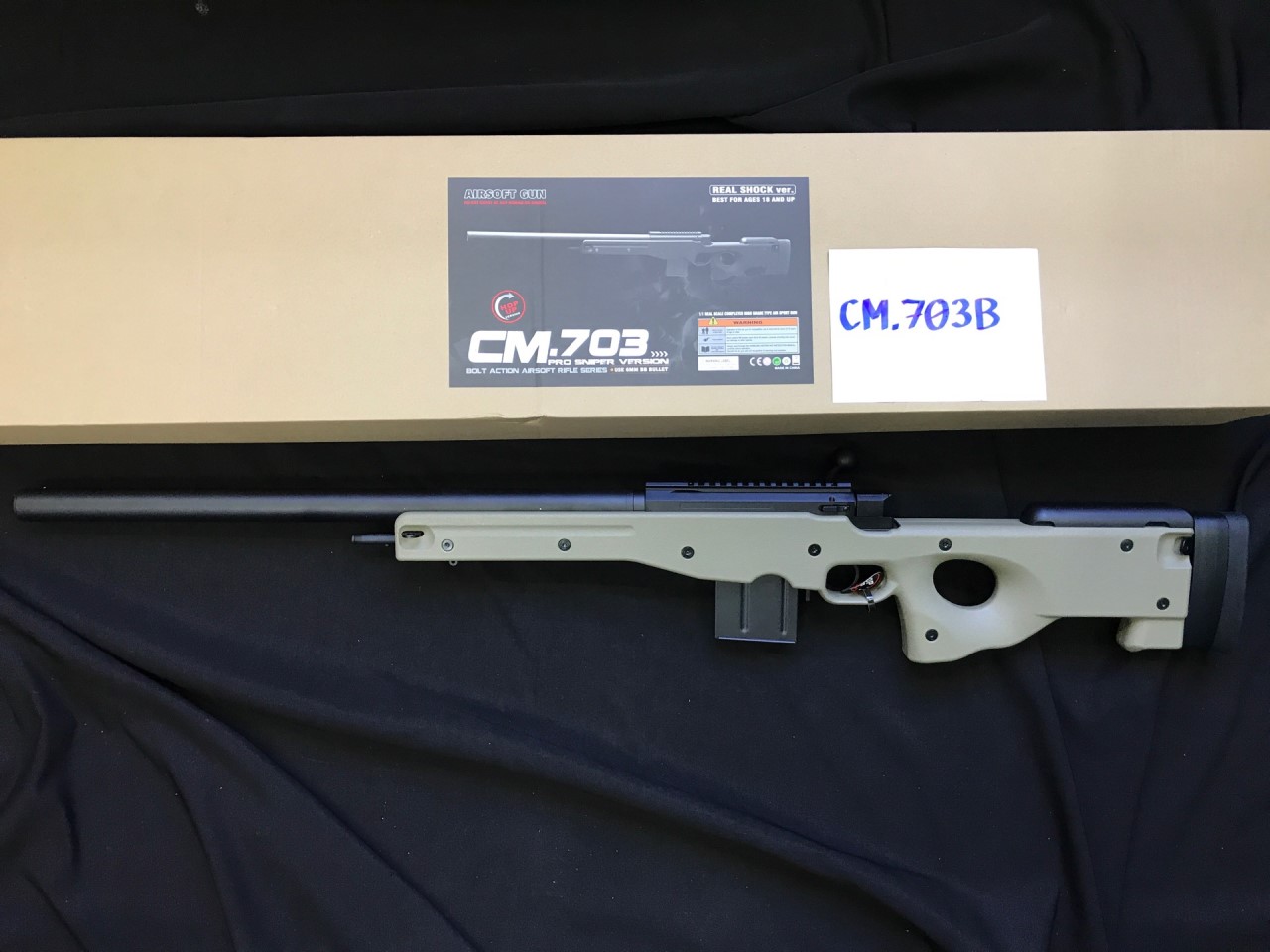 CYMA CM.703-ดำ 703A-เขียว 703B-ทราย “L96 AWP” ราคา: 5,500 บาท -อัพเกรดกล่องไกโลหะ ลูกสูบ-ไกด์ร็อดลูมิเนียม -บอดี้ปืนทำจากพลาสติก ABS -ลำกล้องปืนเป็นโลหะ -รองแก้มปรับสูง-ตำ่ได้ -ความแรง : 550fps (วัดด้วยลูก 0.20g) -ระยะหวังผล : 30-40 เมตร -บรรจุกระสุน : 36