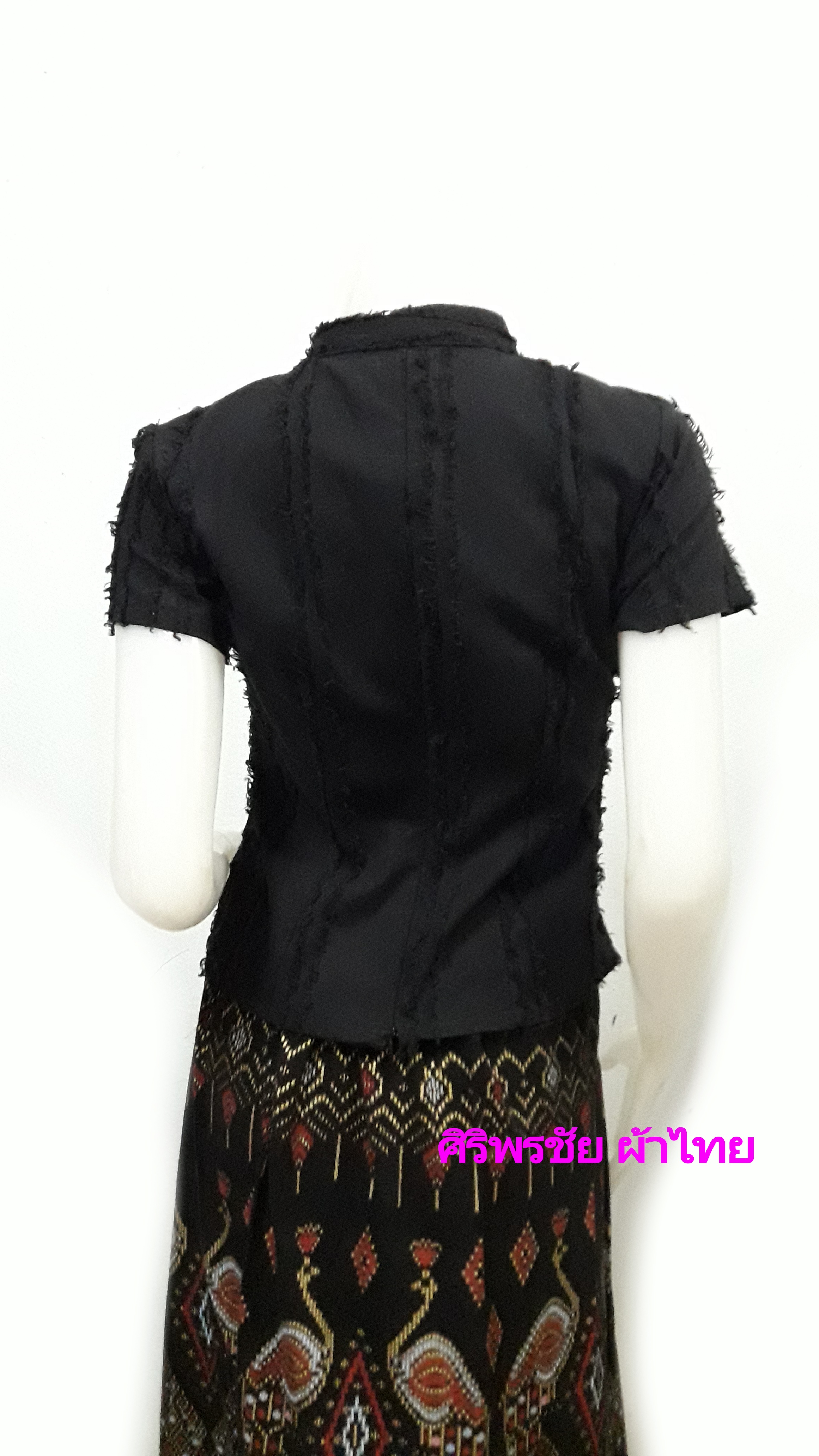 เสื้อผ้าไทยสีดำ เสื้อผ้าฝ้ายสีดำ เสื้อใส่ผ้าซิ่นสีดำ เสื้อผ้าฝ้ายสีดำคอจีนกระดุมจีนผ้าปั่นซีฟหลัง