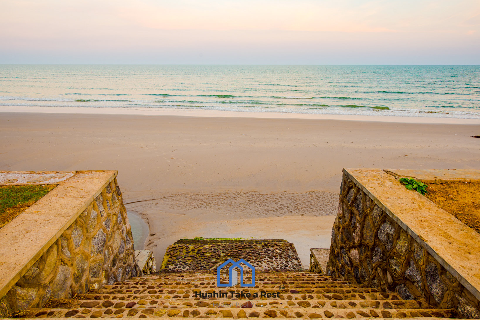 HR15039 บ้านพักติดทะเลหัวหิน The Premium Beach Villa Hua Hin