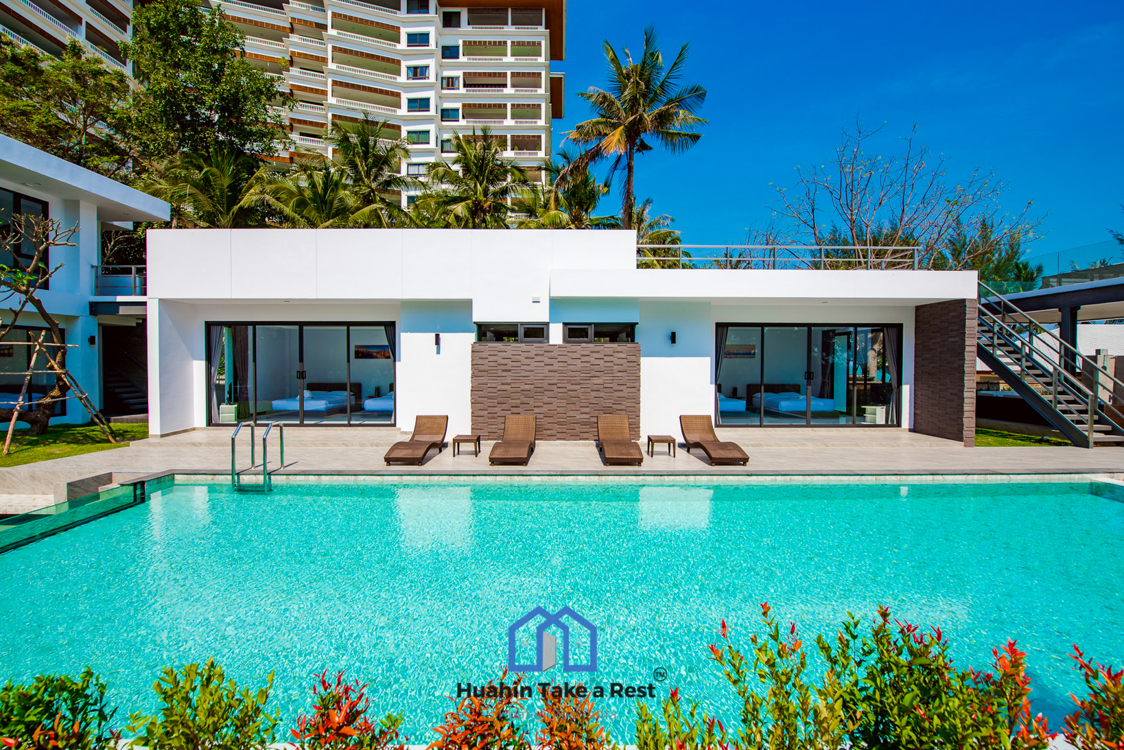 HR15039 บ้านพักติดทะเลหัวหิน The Premium Beach Villa Hua Hin