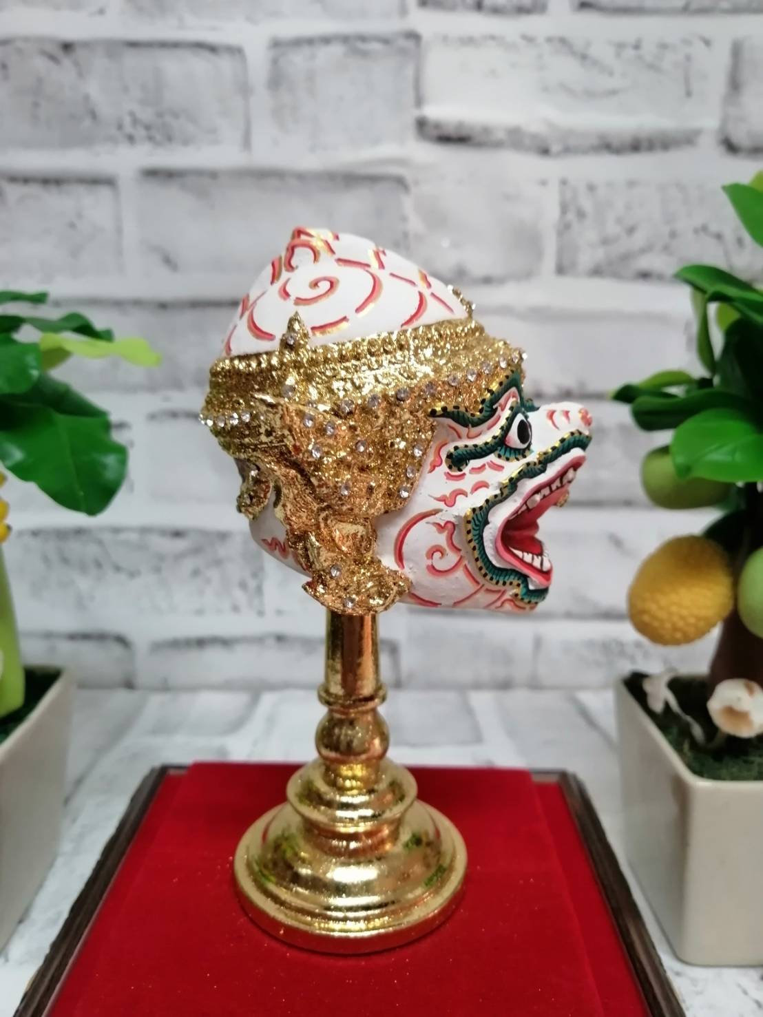 หนุมาน ขนาดกลาง เกรดพรีเมี่ยมประดับเพชร พร้อมฐานปิดทอง