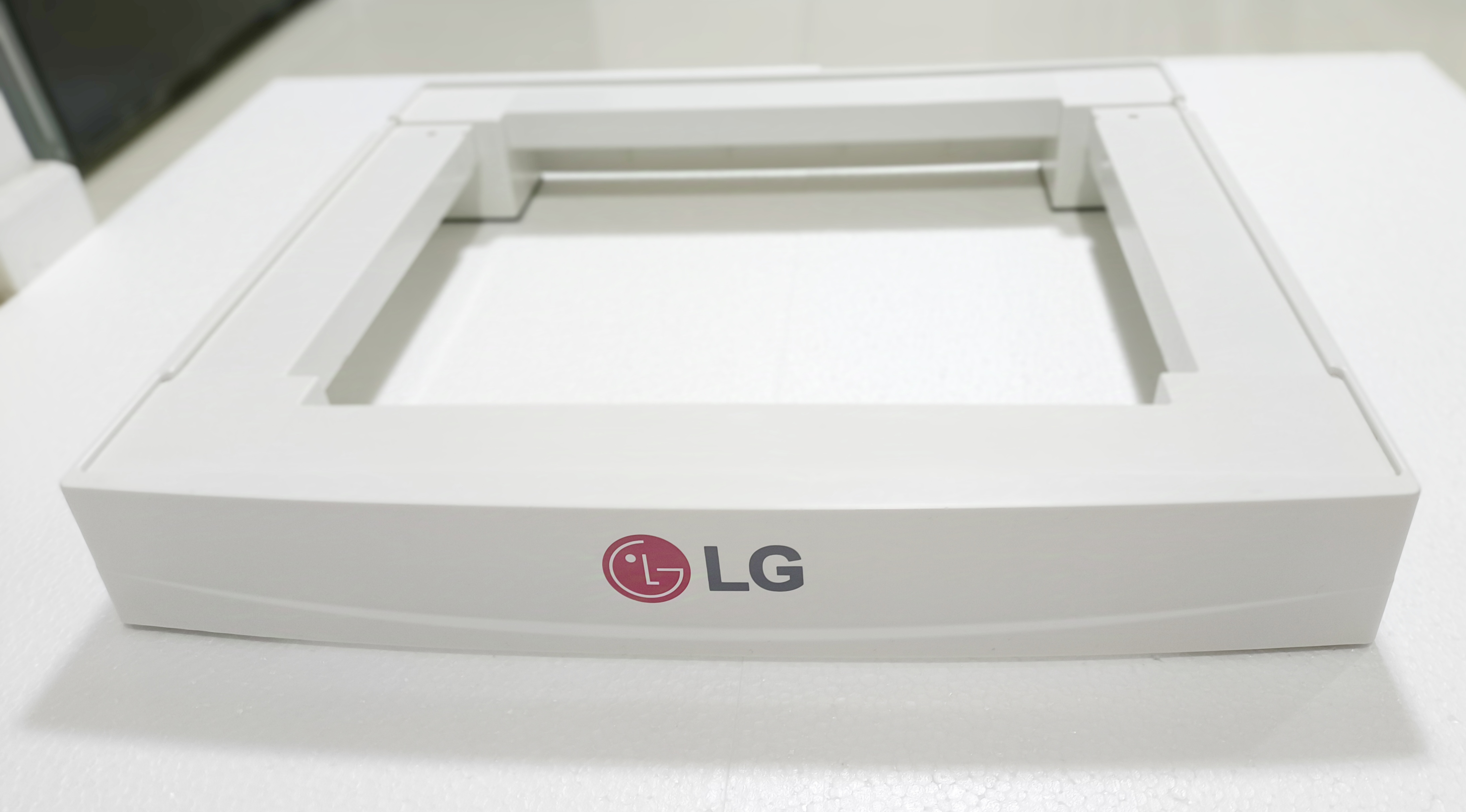ฐานรองเครื่องซักผ้าฝาหน้าLG ของใหม่ ของแท้ แข็งแรงรับน้ำหนักได้มาก Size 550 mm.