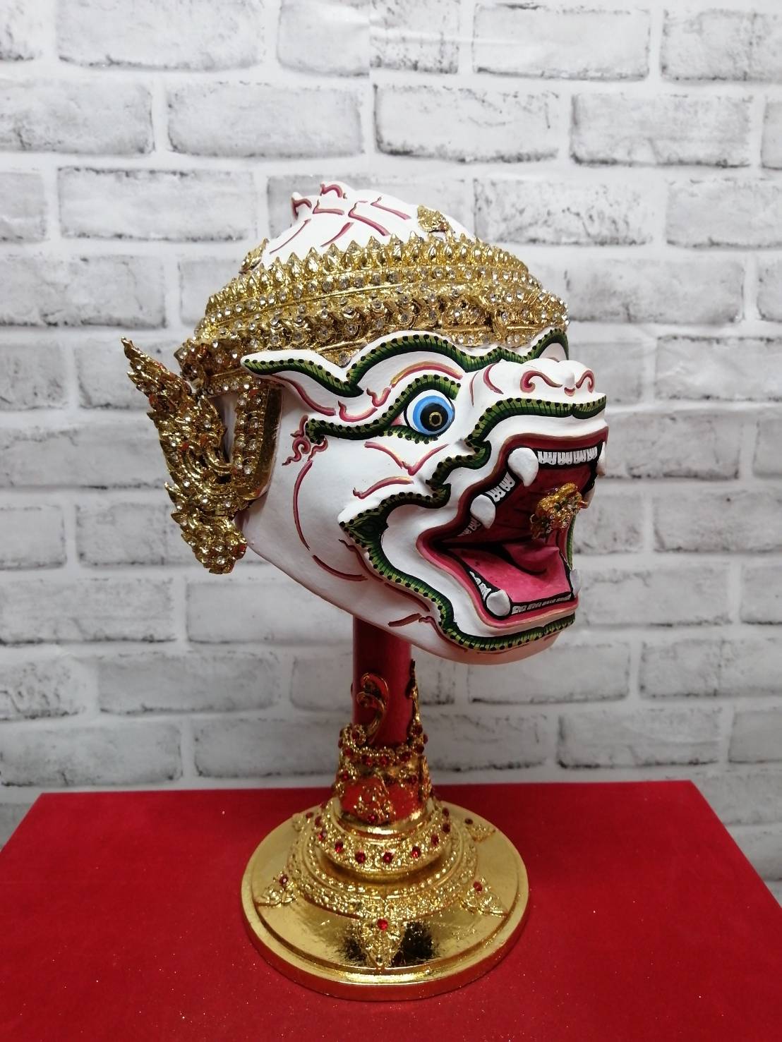 หนุมาน ขนาดผลส้มโอ (งานกระดาษ) เกรดพรีเมี่ยม พร้อมฐานปิดทองประดับเพชร