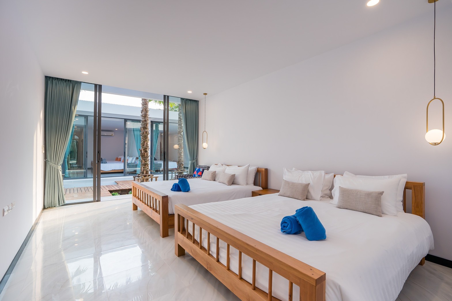 HR15060 บ้านพักติดทะเลชะอำ The Leon Beach Pool Villa Cha Am