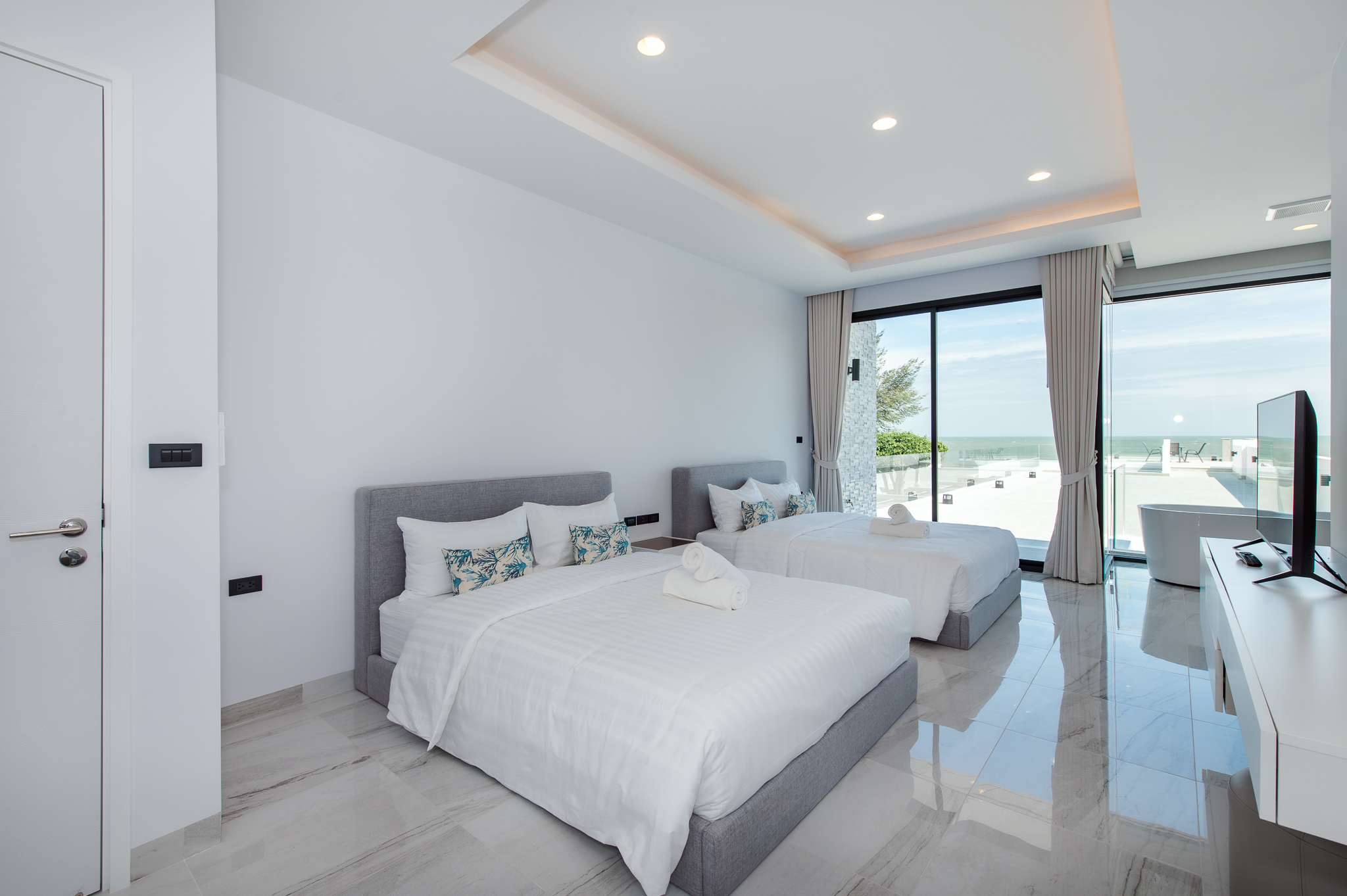 HR15066 บ้านพักติดทะเลหัวหิน The Casa Rocca Beach Villa HuaHin