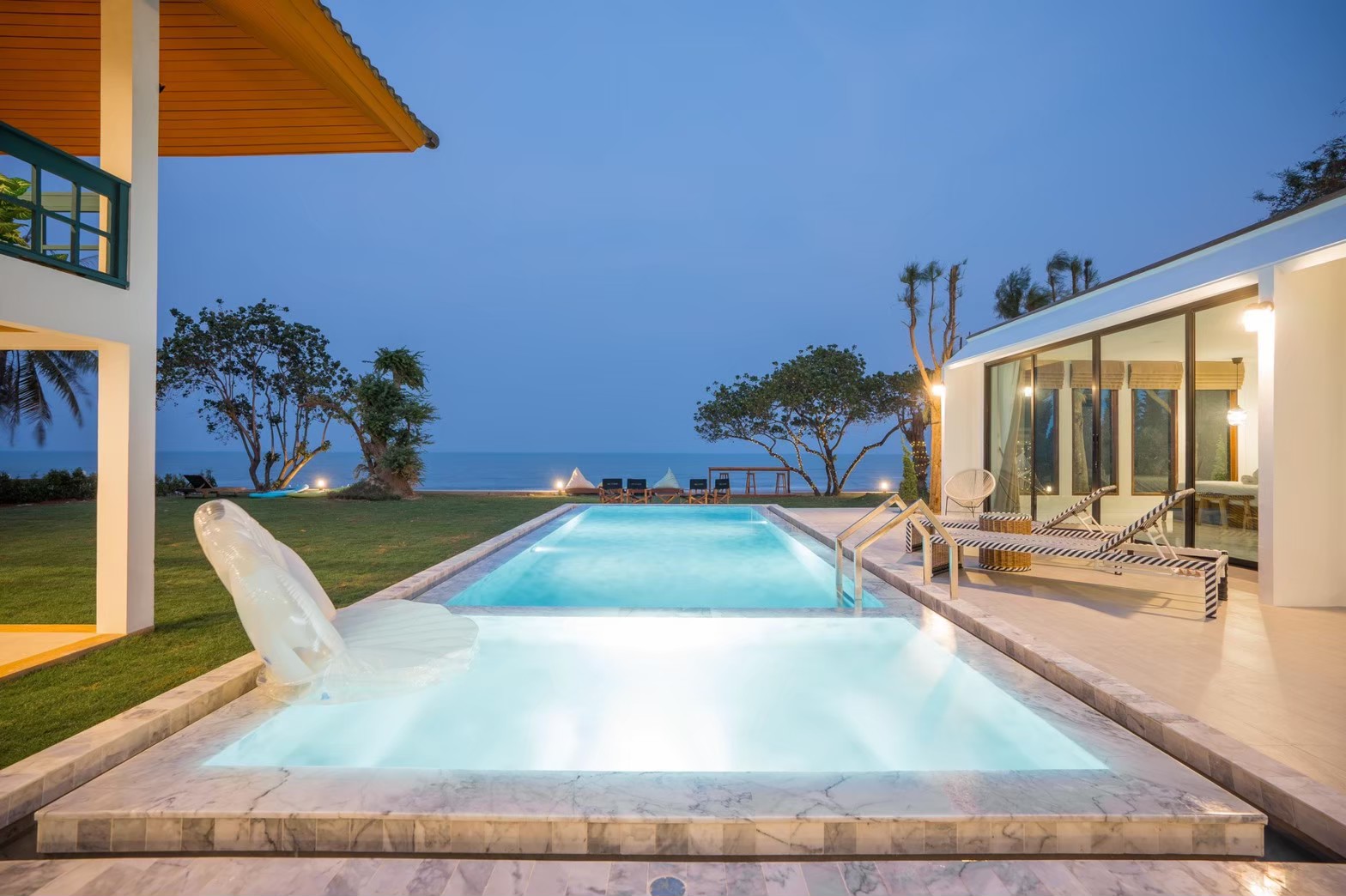 HR15050 บ้านพักติดทะเล The Century Beach Villa Cha Am