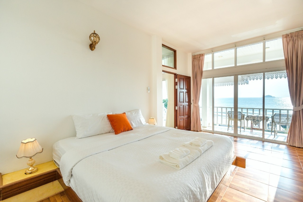 HR15076 บ้านพักติดทะเลหัวหิน The Luxe Beach Villa