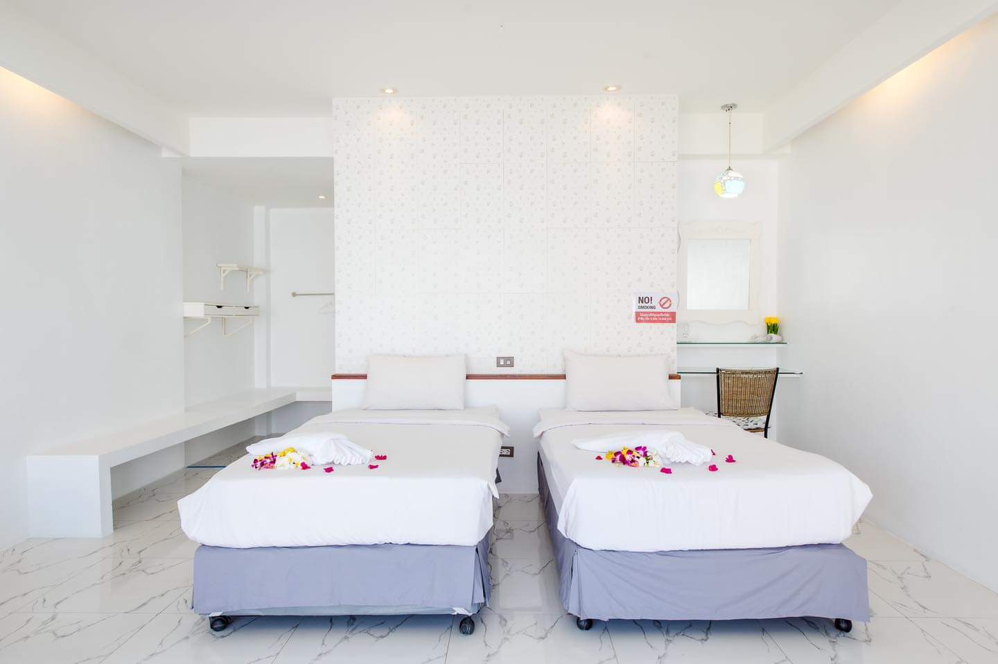 HR15008 บ้านพักติดทะเล โมเดิร์นบีช ปราณบุรี