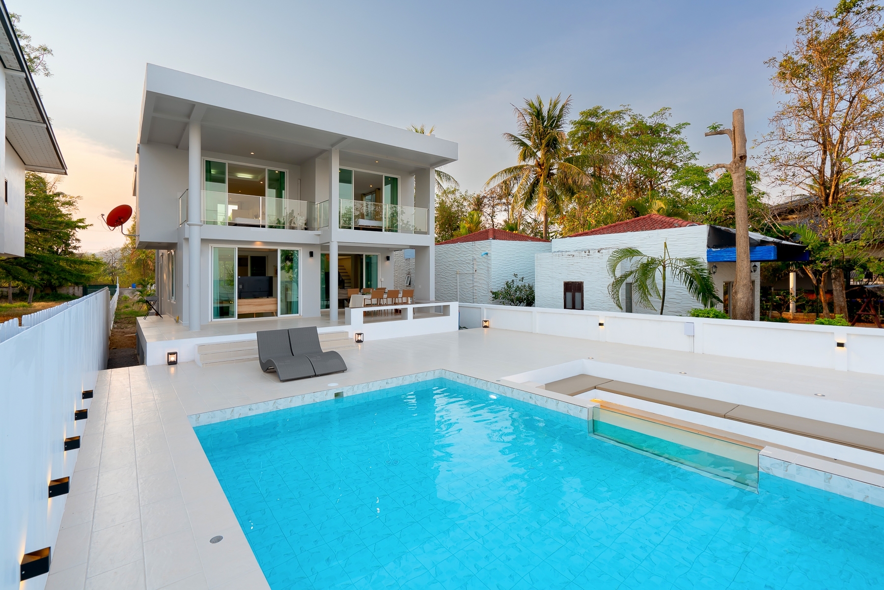 HR15070 บ้านพักติดทะเล The Gina Beach Villa Pranburi