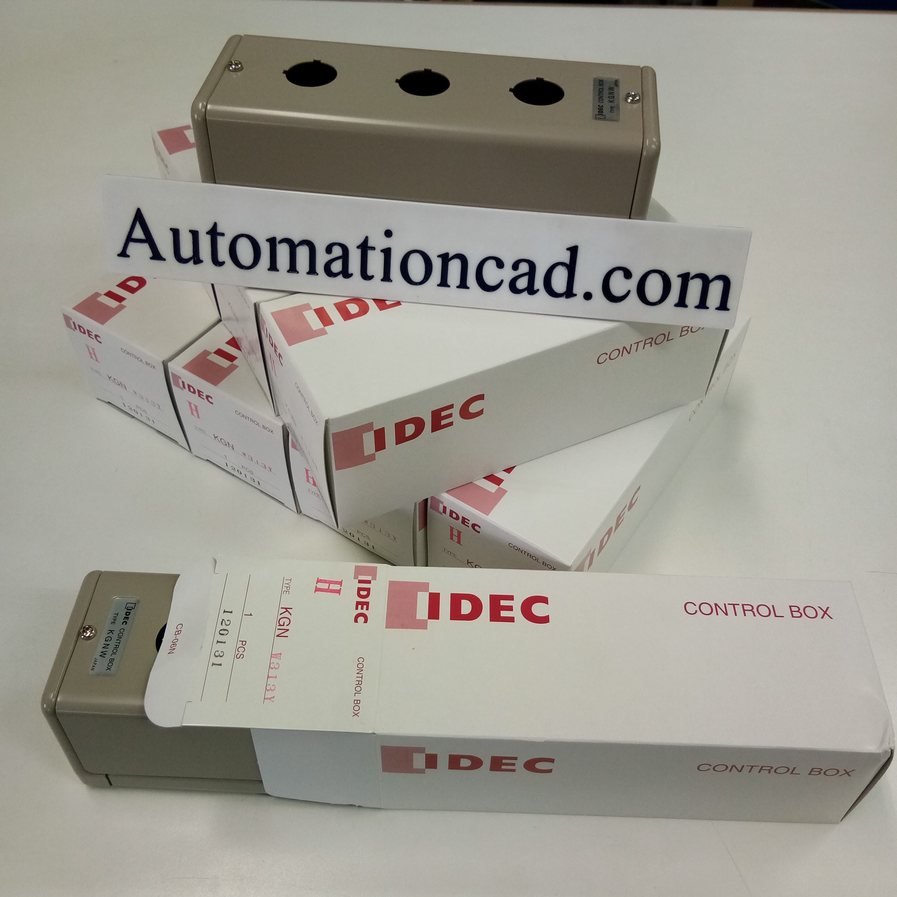 กล่องเหล็ก 3 รู Φ22mm IDEC Control Box KGN Series กล่องคอนโทรล ใส่ปุ่มกด