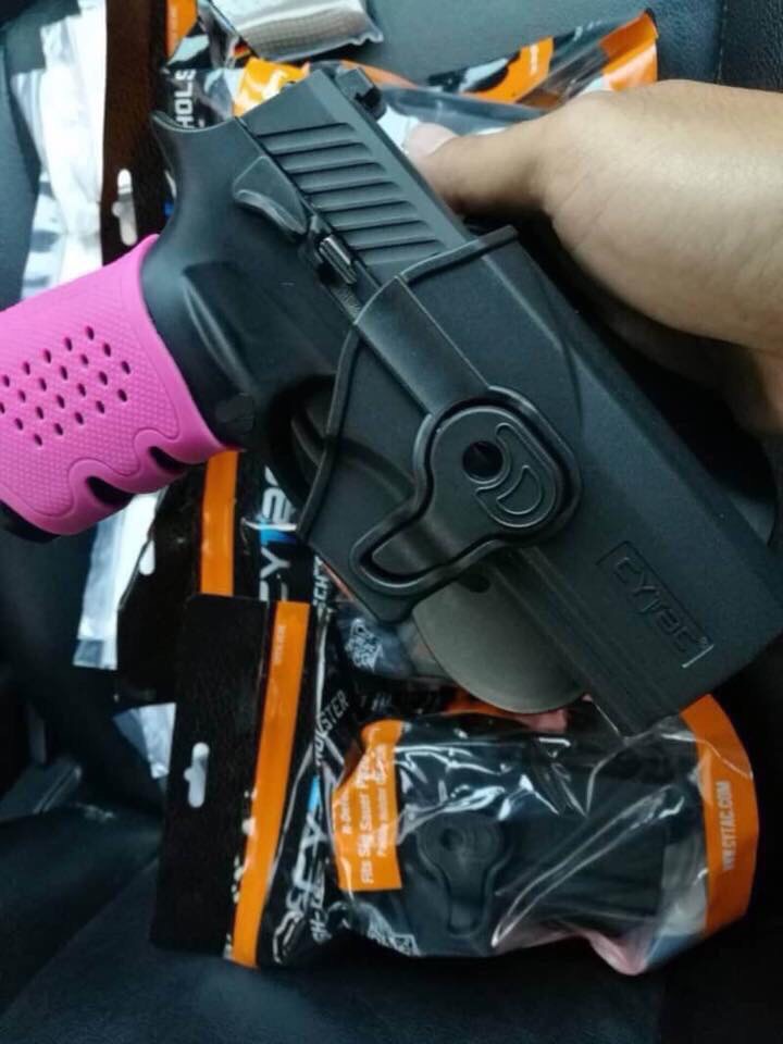 https://youtu.be/AZFanXIKnQw New.ยุทธวิธีด้ามจับยาง Tactical Grip Gloves For SIG P320sp / GLOCK ทุกรุ่นและ ทุกรุ่นของปืนสั้น มีทั้งหมด 6 สี 📌❗️ราคาโปรโมชชั่น ราคาพิเศษ 450 บาท Ems 50 บาท ครับ ❗️📌 ========================